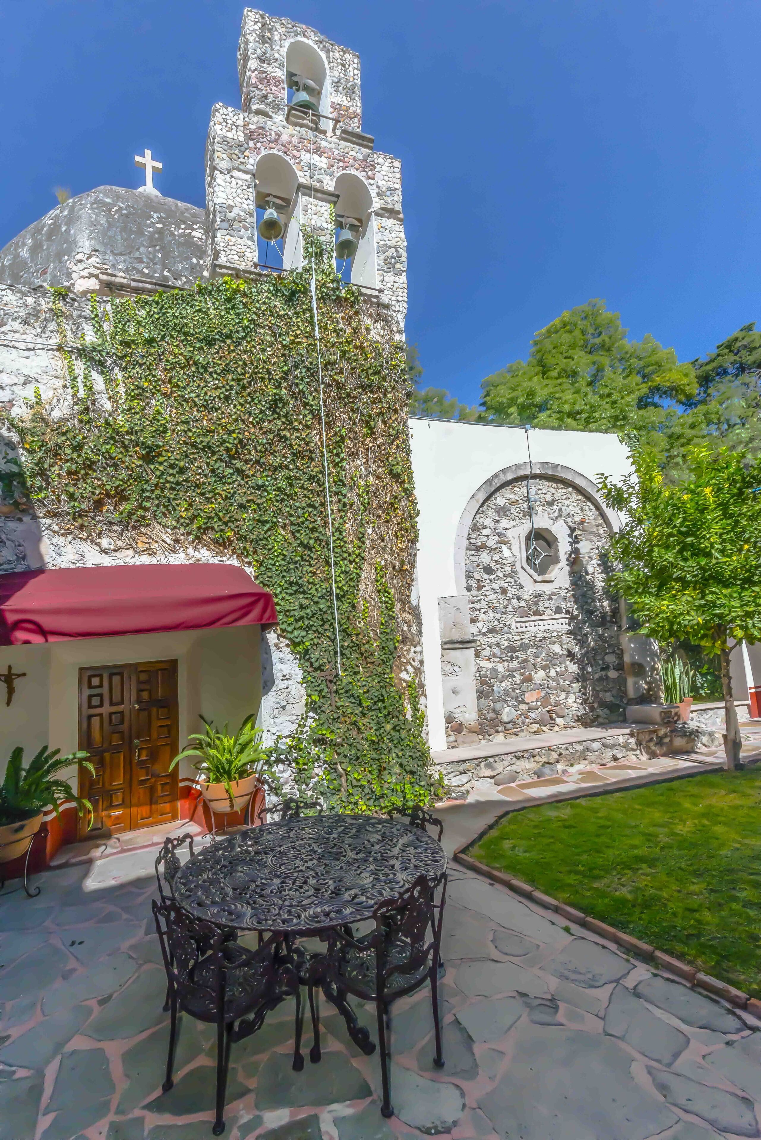 Royal Silver Inn Single Room with Living Room I