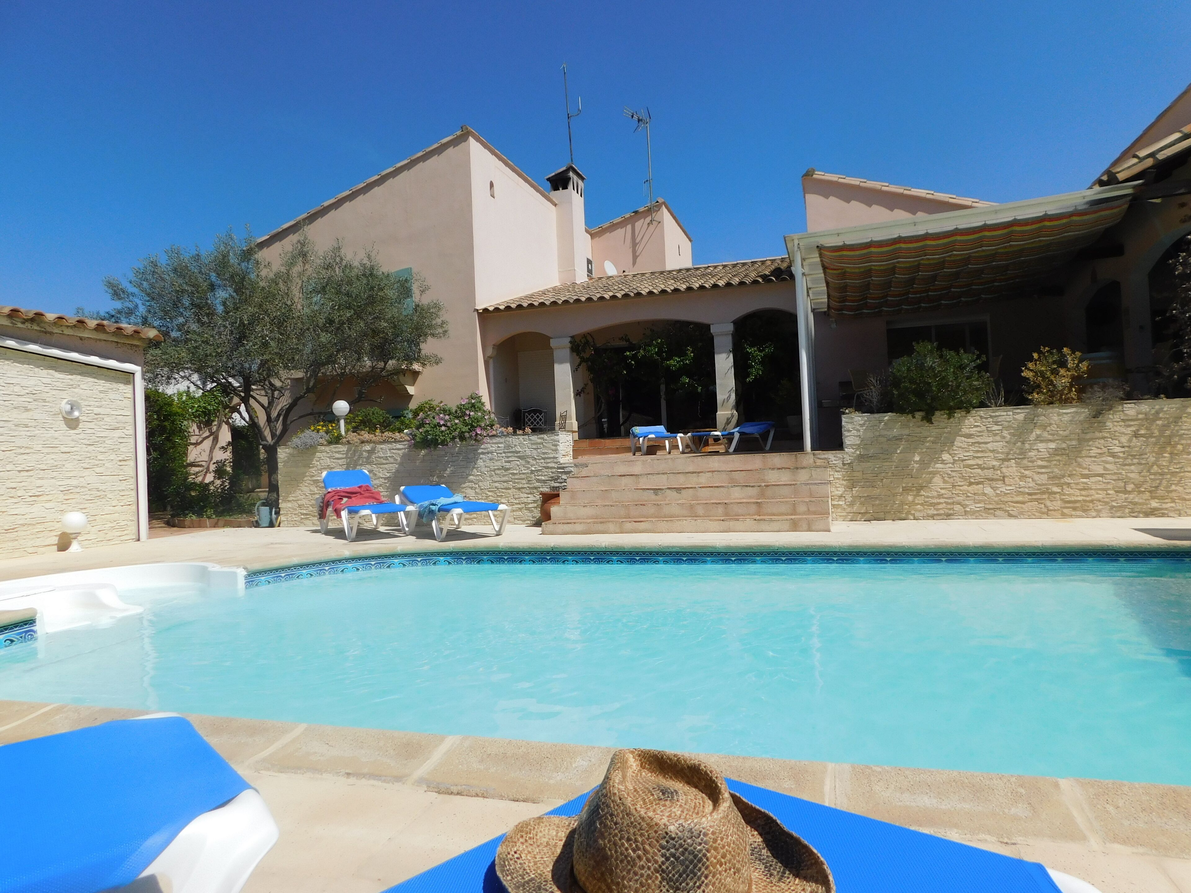 Cottage La Provence aux Bougainvillées de Camargue, heated pool, 2 bedrooms