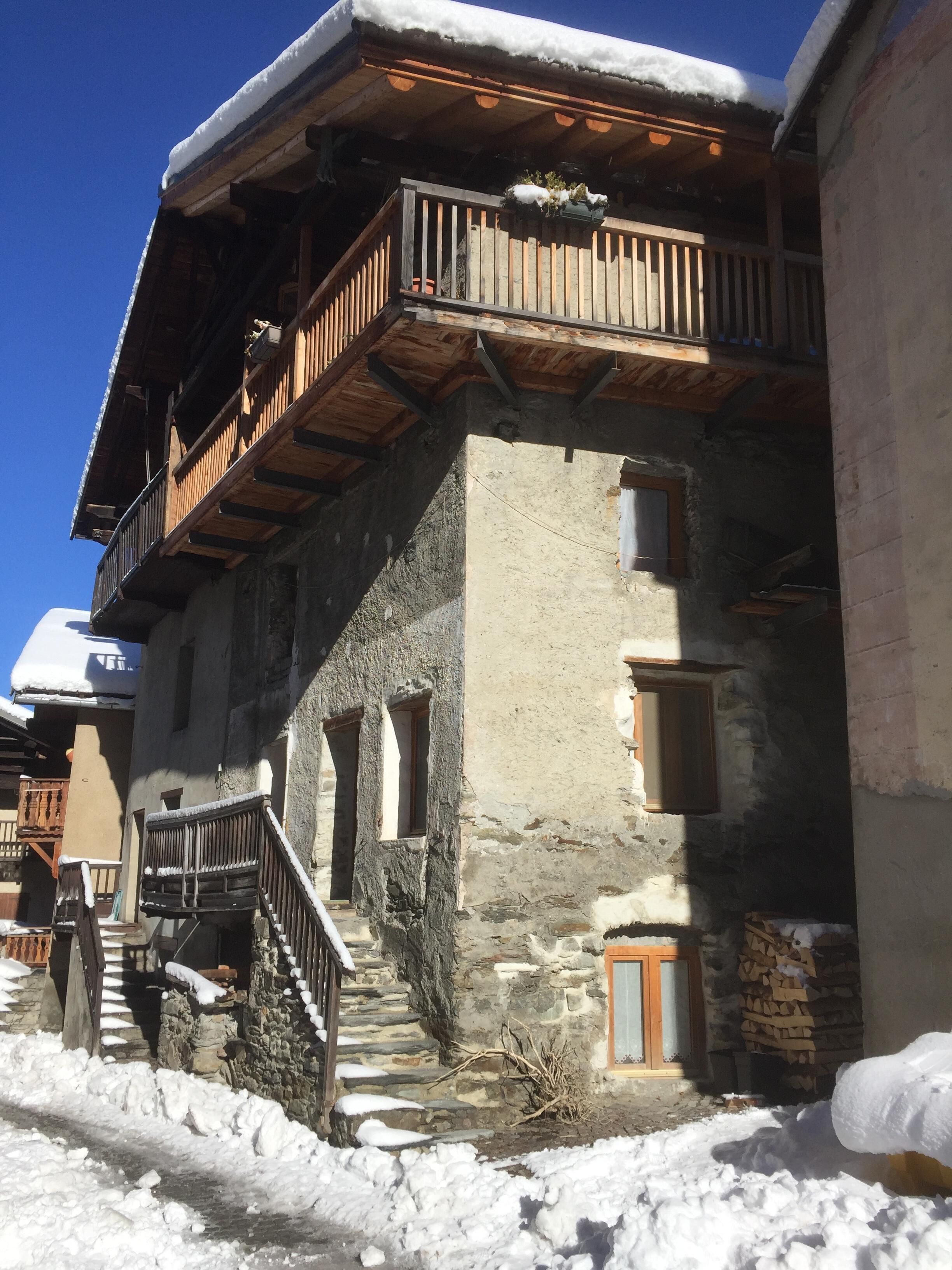 Cosy, authentic guest house - great base for exploring 5 top Alpine ski resorts!