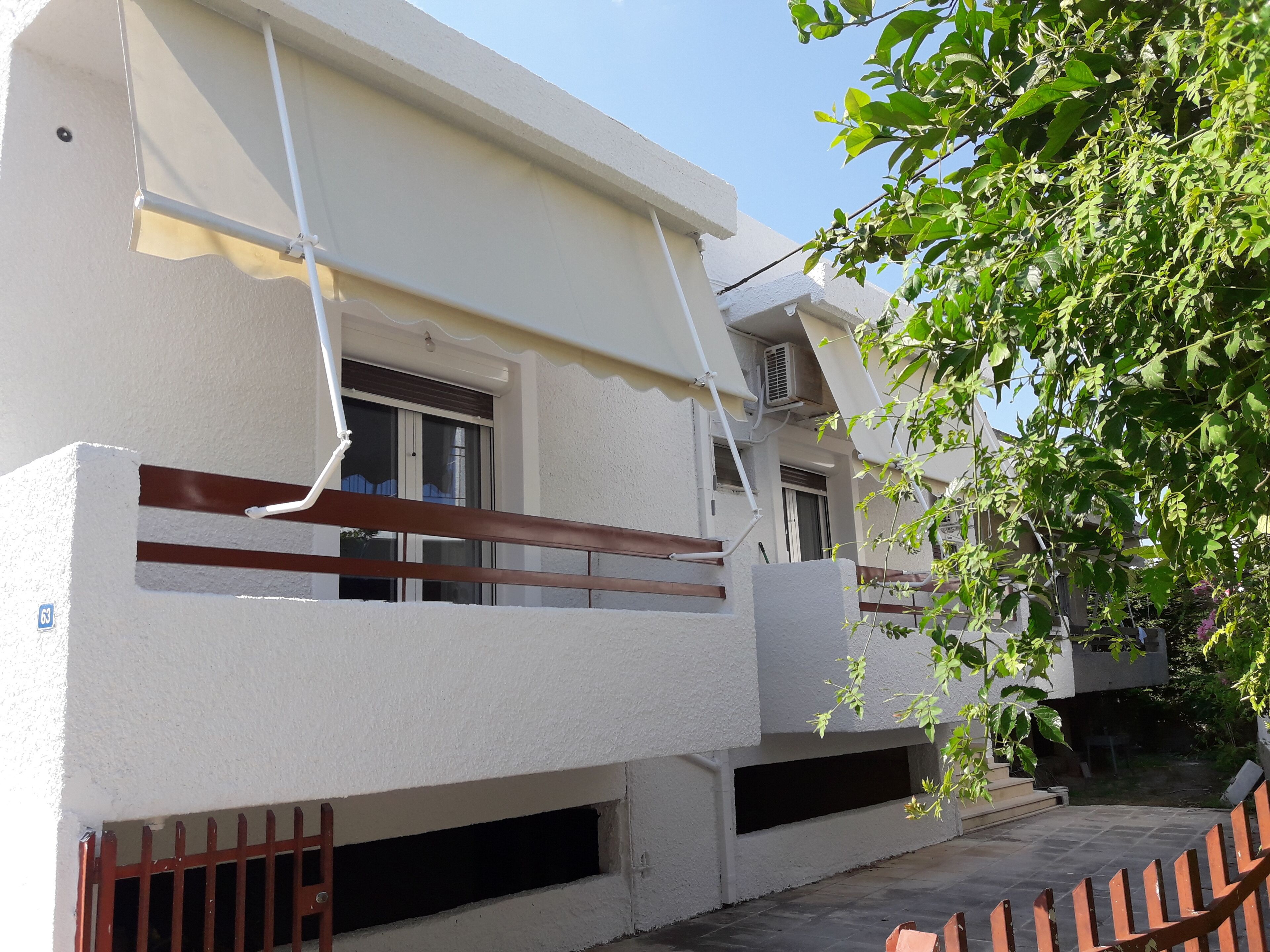 Apt 30 meters from beach, Amarynthos town