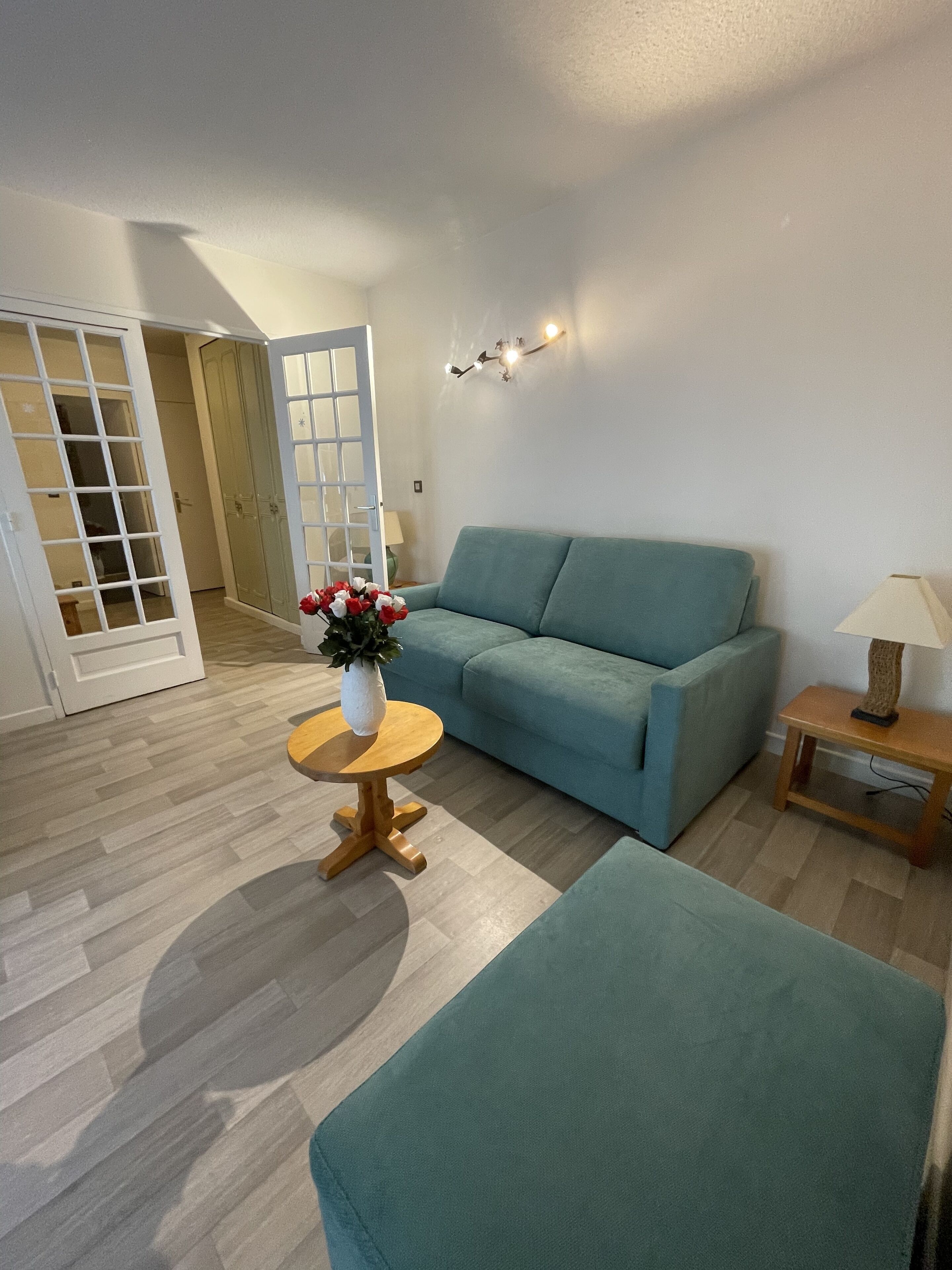 Dream location for this apartment full center of brides baths