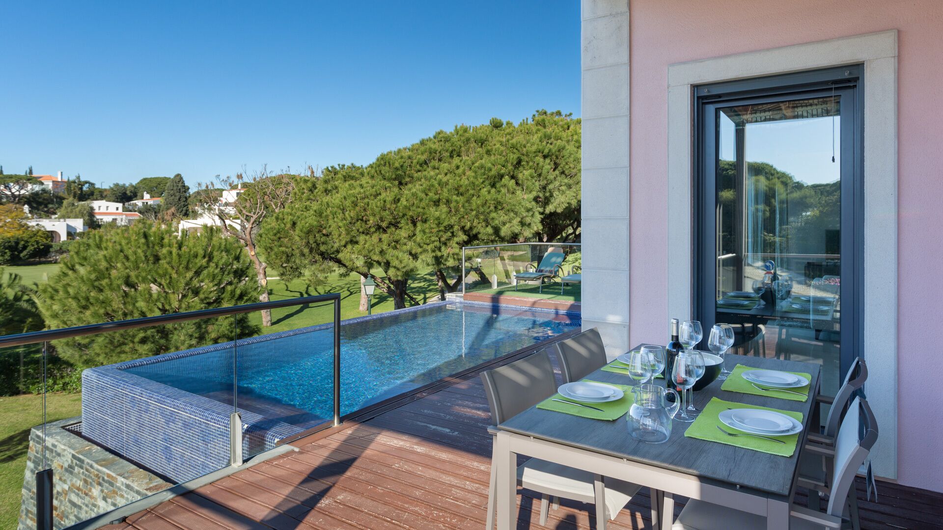 2 bed apartment with infinity pool and golf views in Vale do Lobo, Algarve.