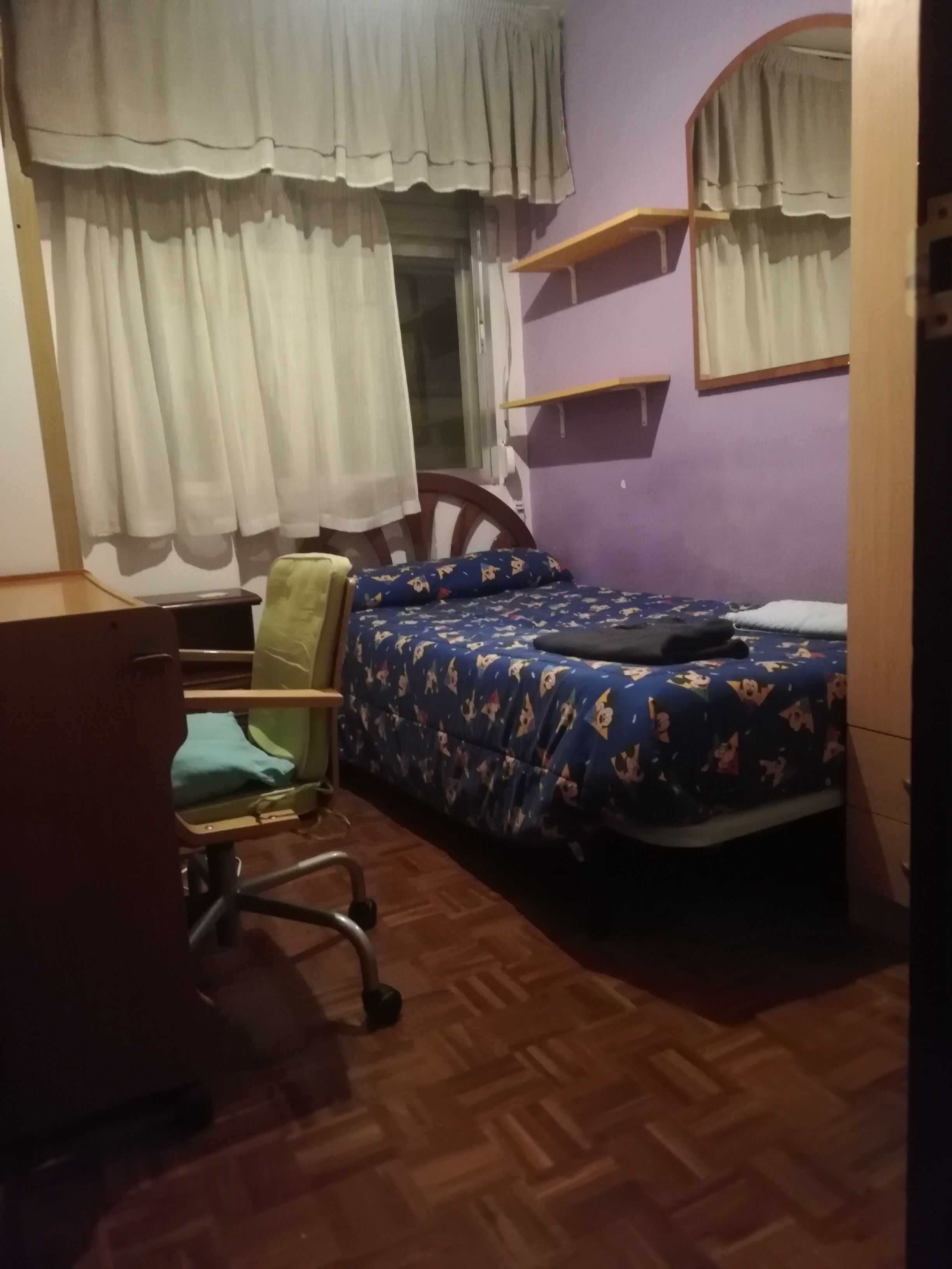 Vista Alegre Metro room available. WIFI