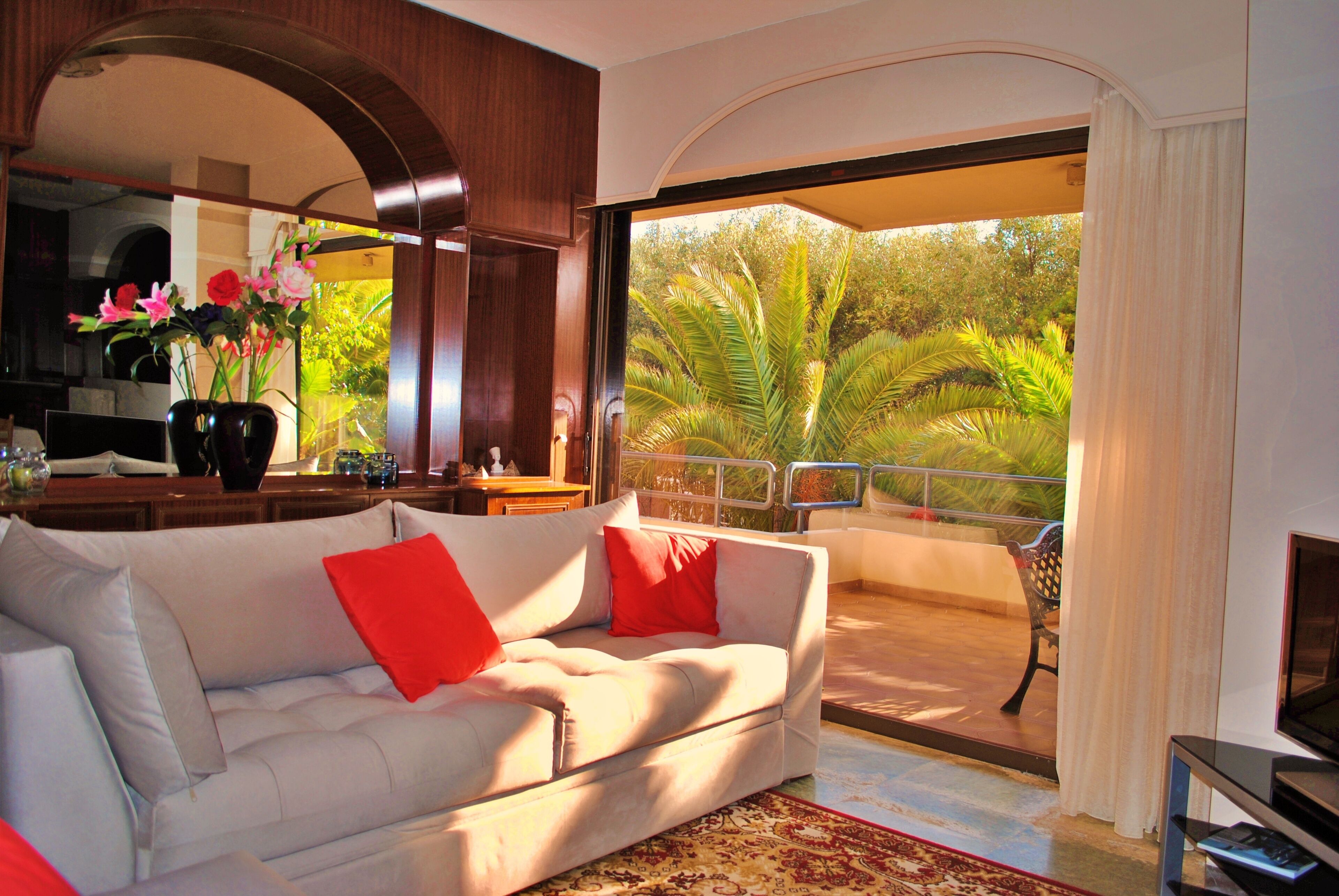 Sunny beach apartment near Sounion!