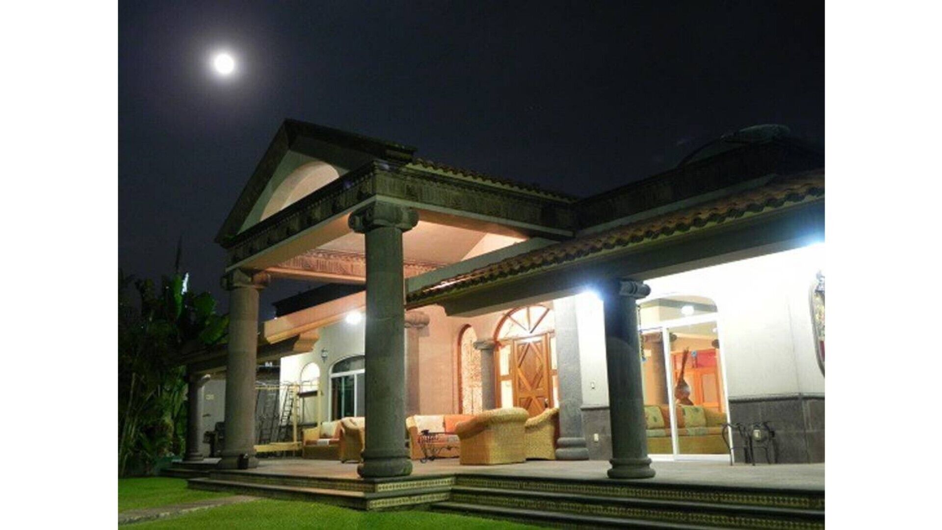 ROOM 6 COMPLETELY INDEPENDENT - MEXICO