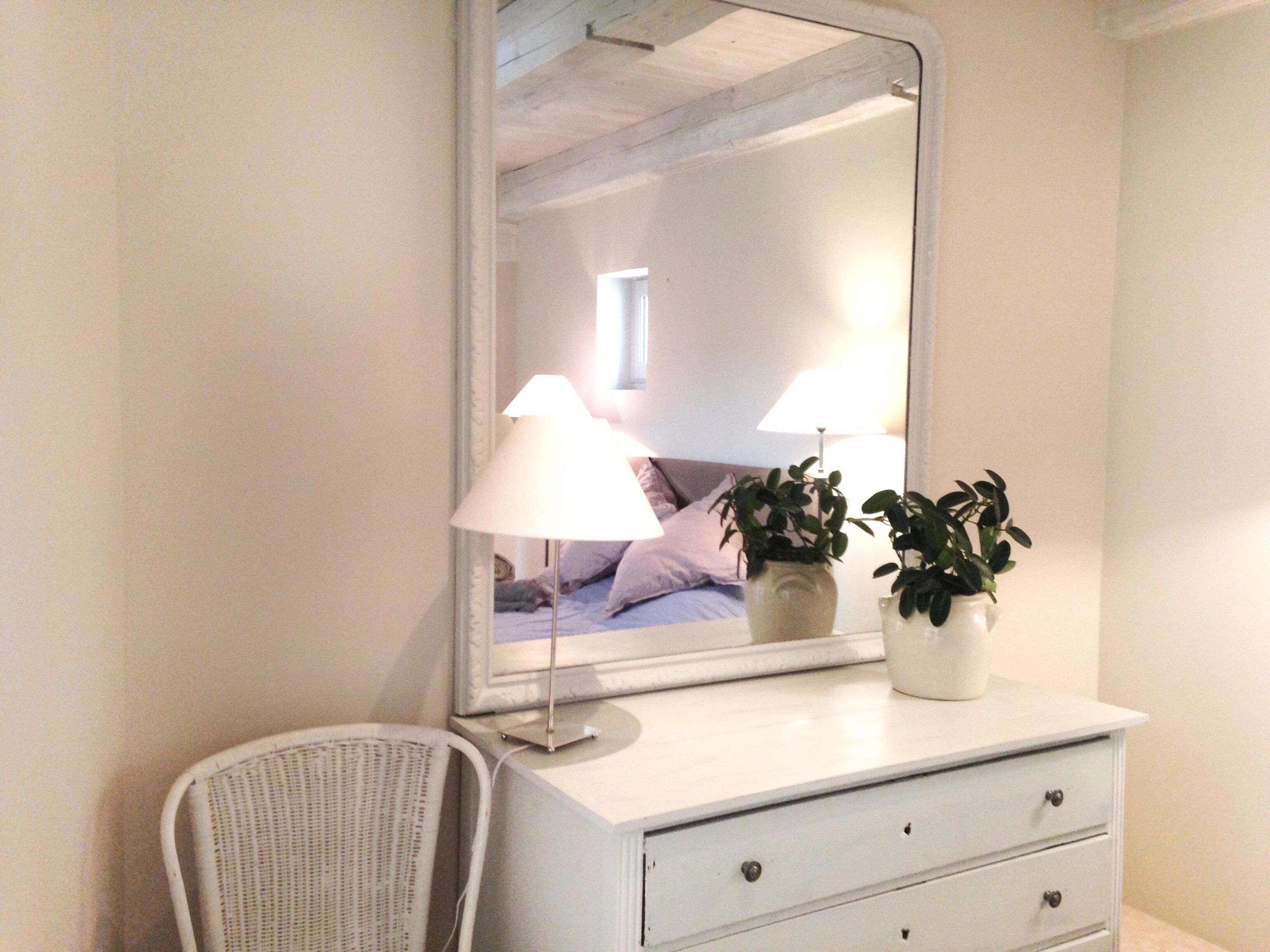 Farmhouse gite on equestrian estate / pool