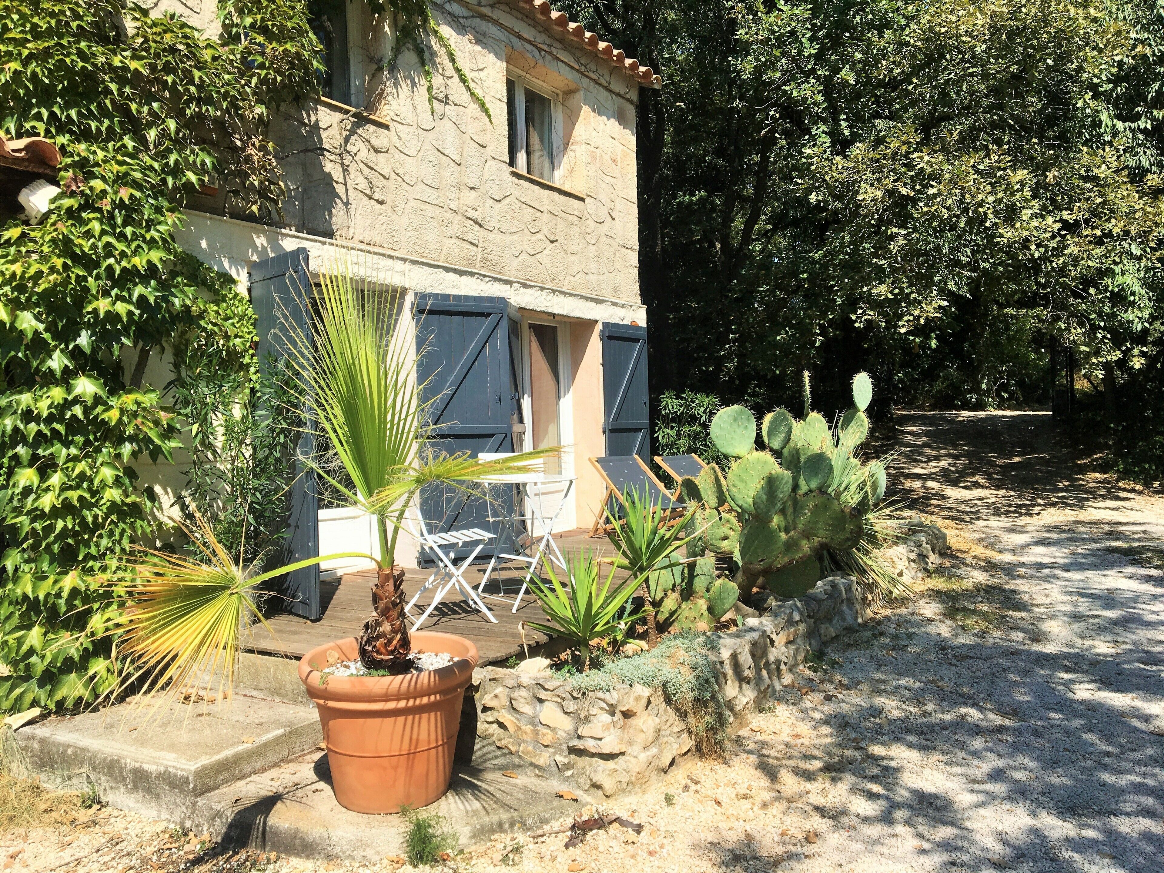 Charming guest rooms in outbuilding with terrace and private garden