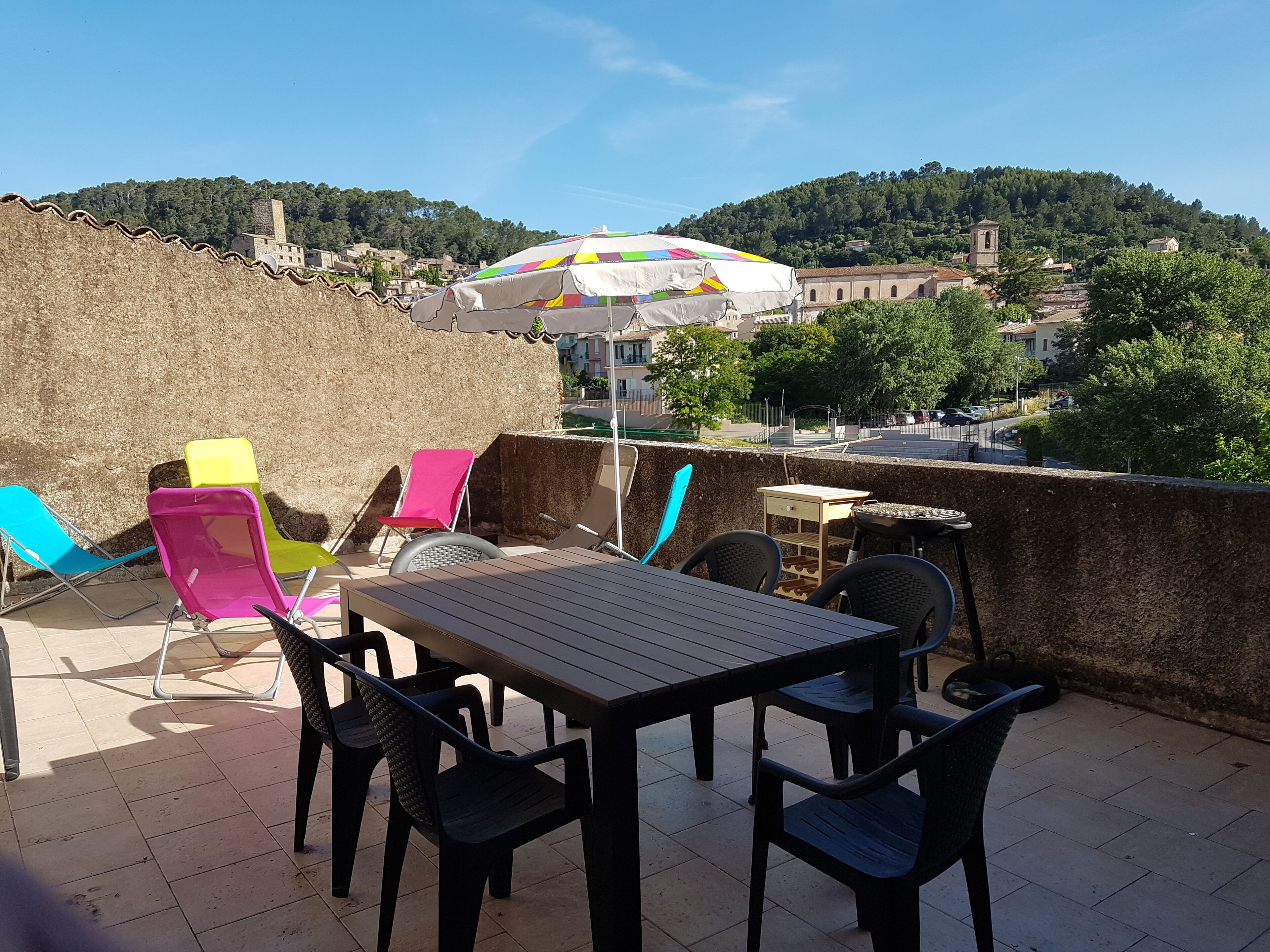 Apartment ** 75 m2, 2 bedrooms, 6 people, 30 m2 terrace with barbecue