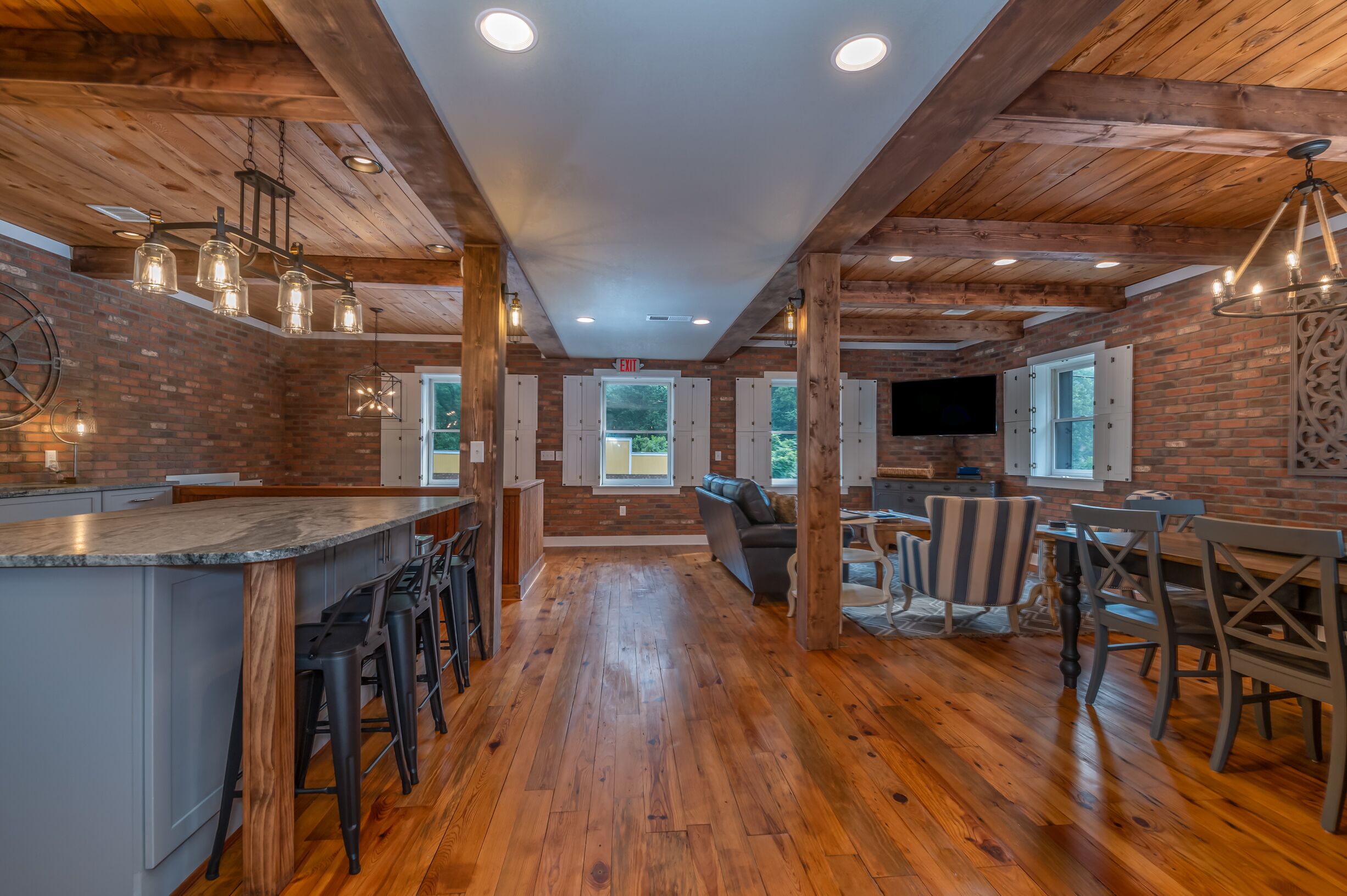 The Loft on Trade Street; Downtown Tryon. Luxuriously renovated!