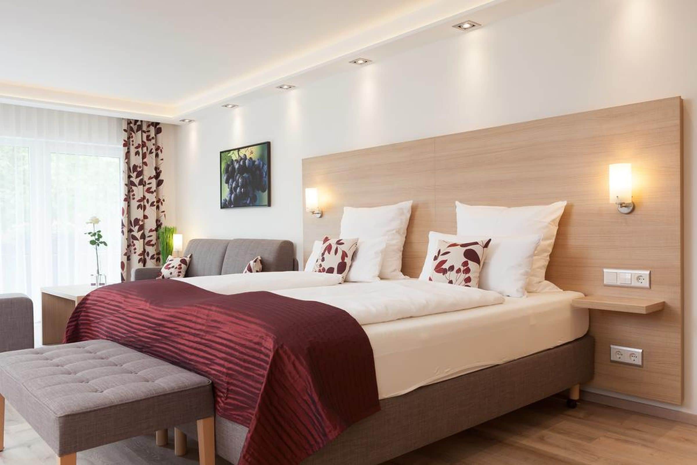 Suite, 34qm, mit Boxspringdoppelbett, Badezimmer, Flachbild-TV und Südbalkon