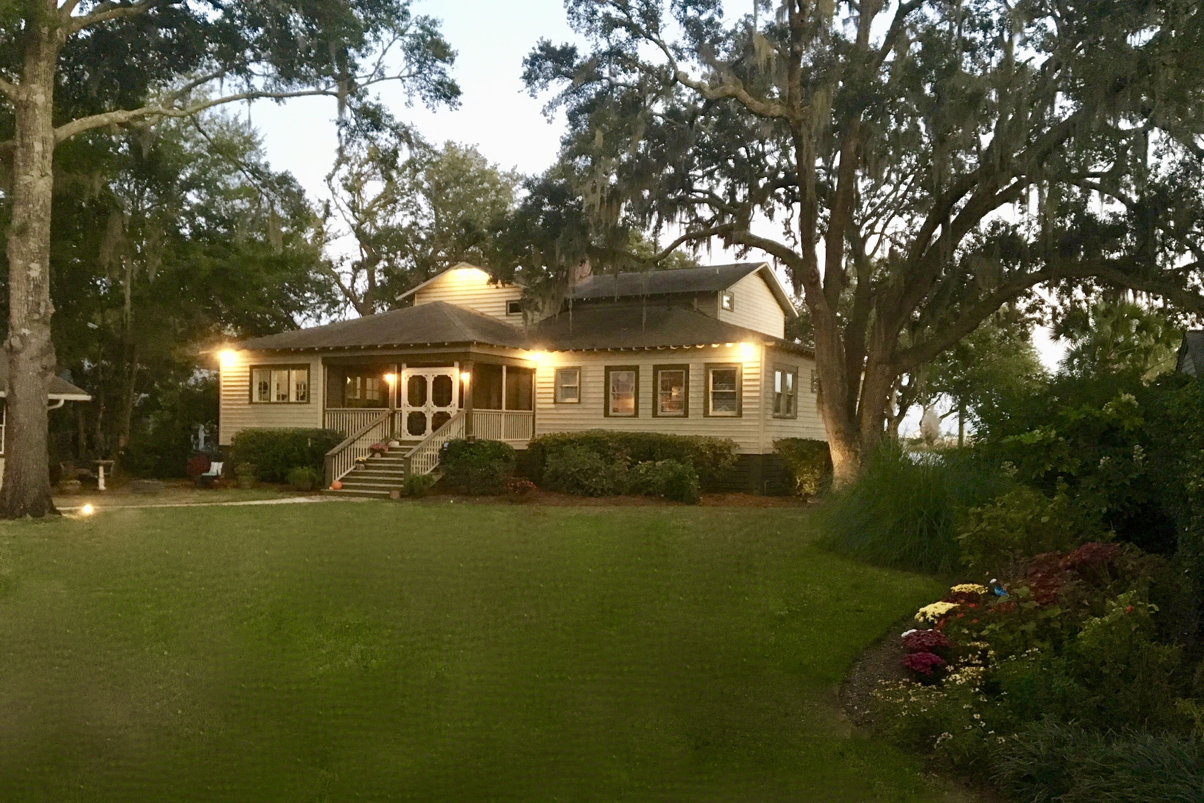 Waterfront Bed and Breakfast - walk to Murrells Inlet Restaurants!