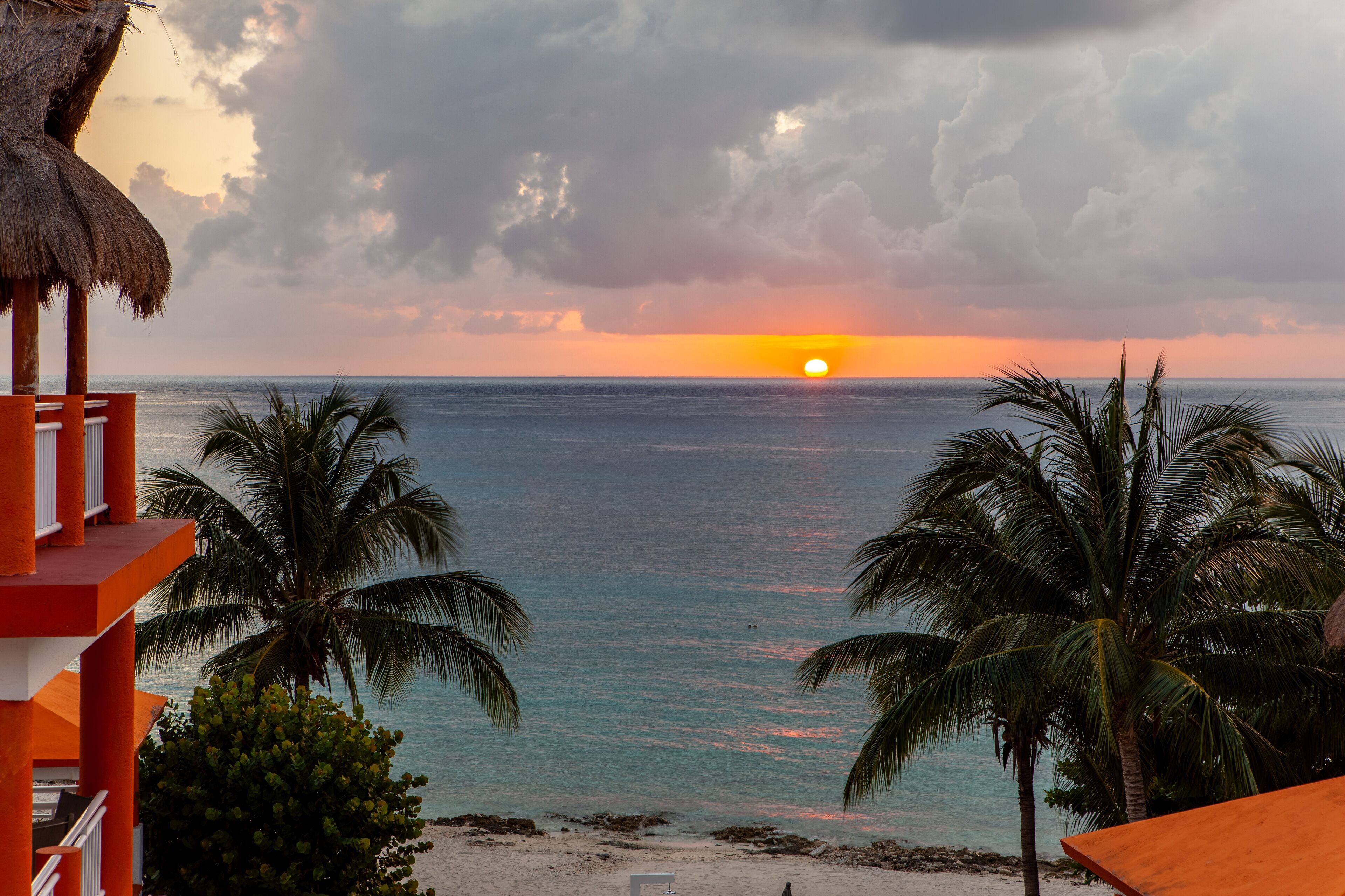 BEST IN PARADISE!!! NEWLY REMODELED PENTHOUSE WITH PRIVATE ROOFTOP TERRACE!!!
