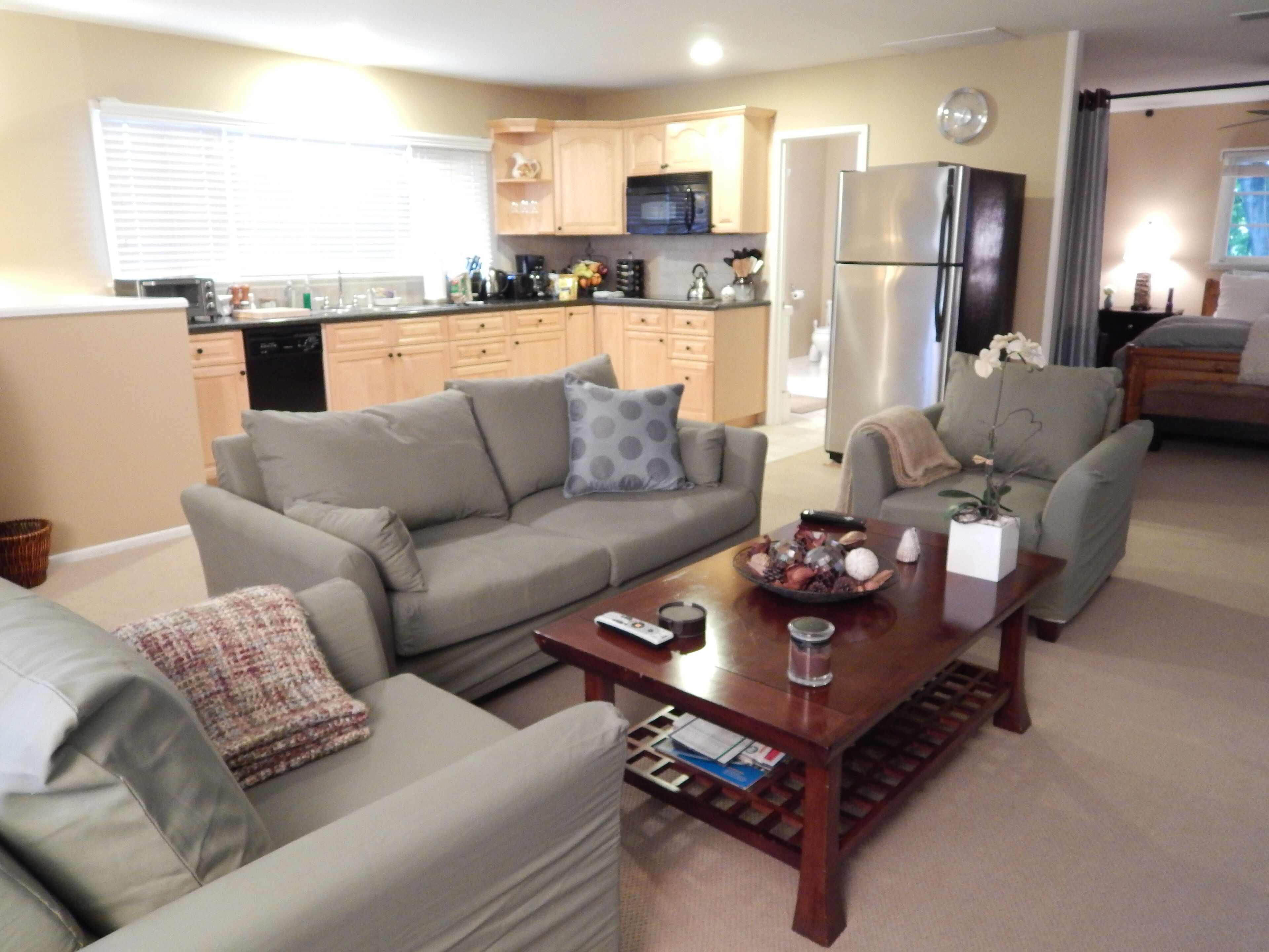 Quiet Valley Village Apartment, located near Universal & Hollywood