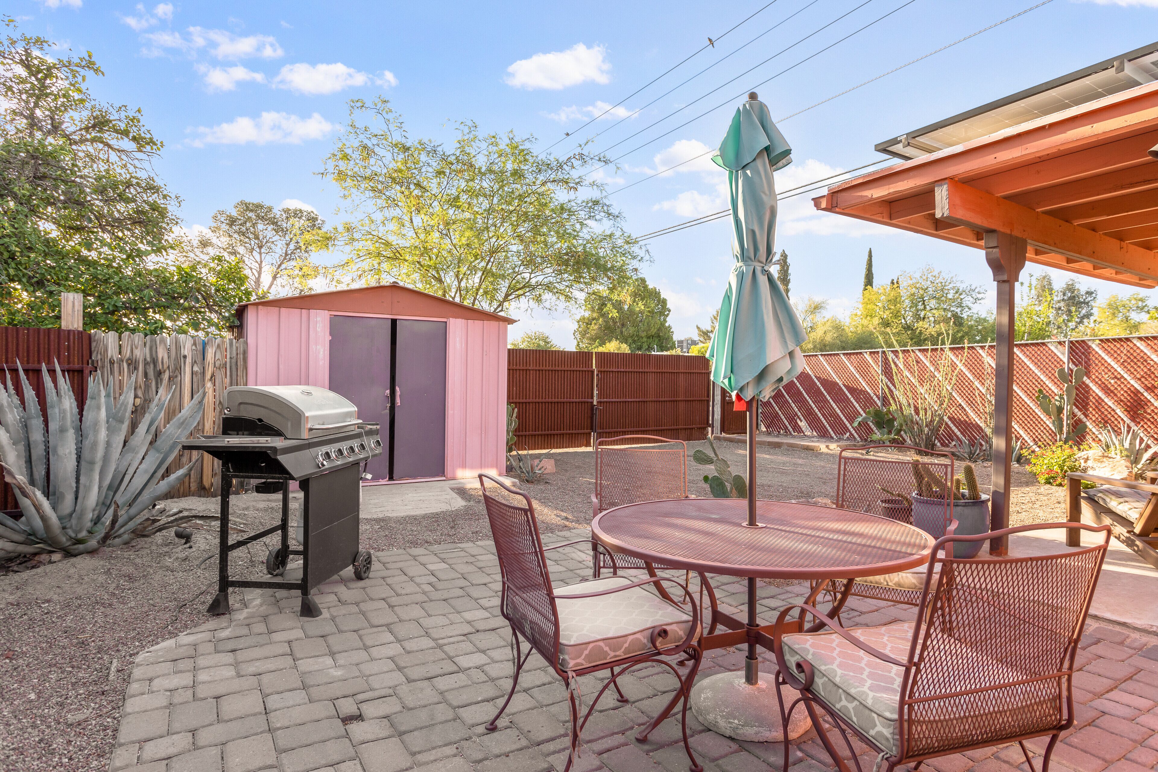 The “Tucsonan Style Casita”- Minutes from Everything including UofA. 
