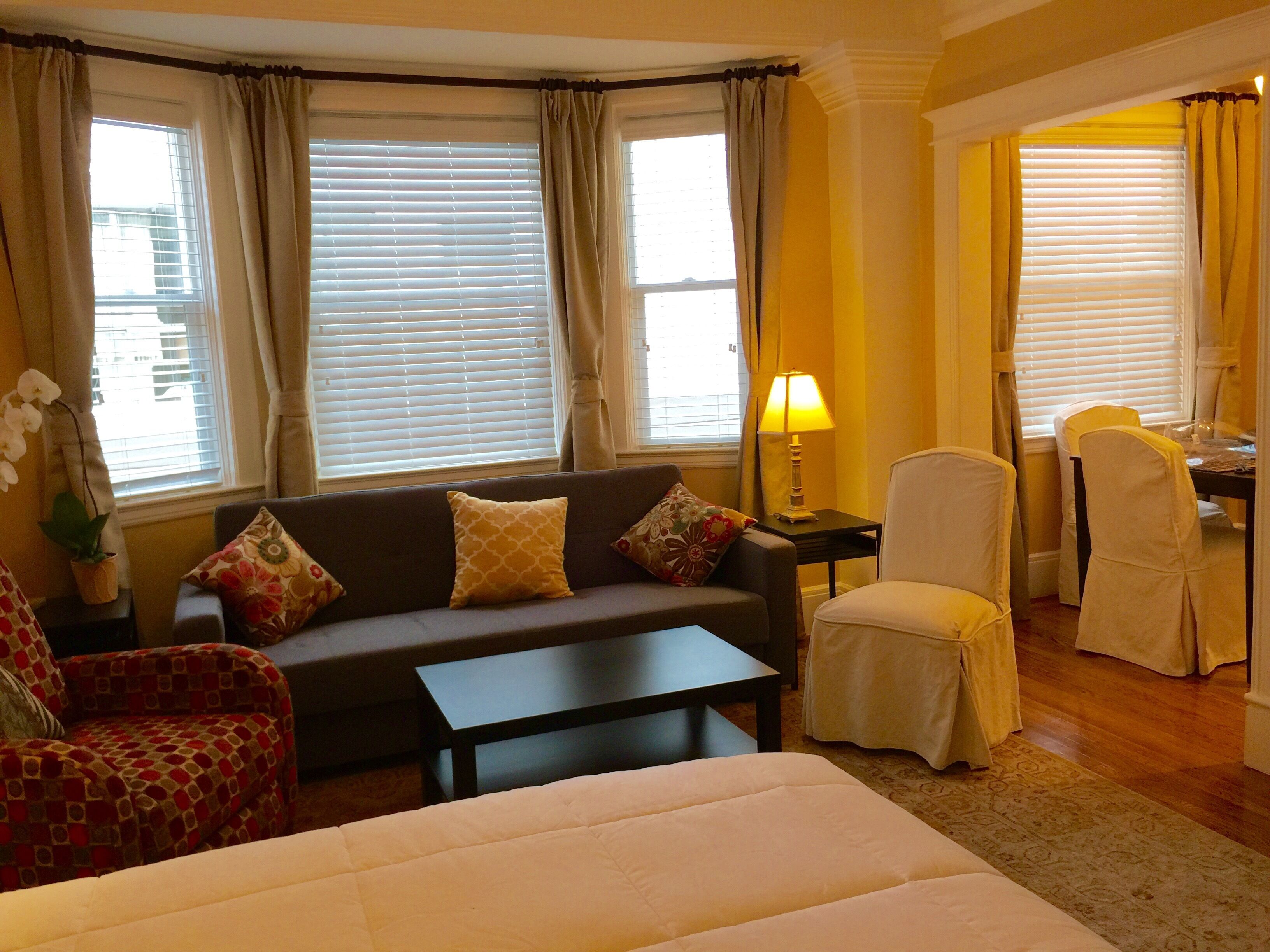 Classic Nob Hill 1920's  Boutique Apt. With Charming Updates