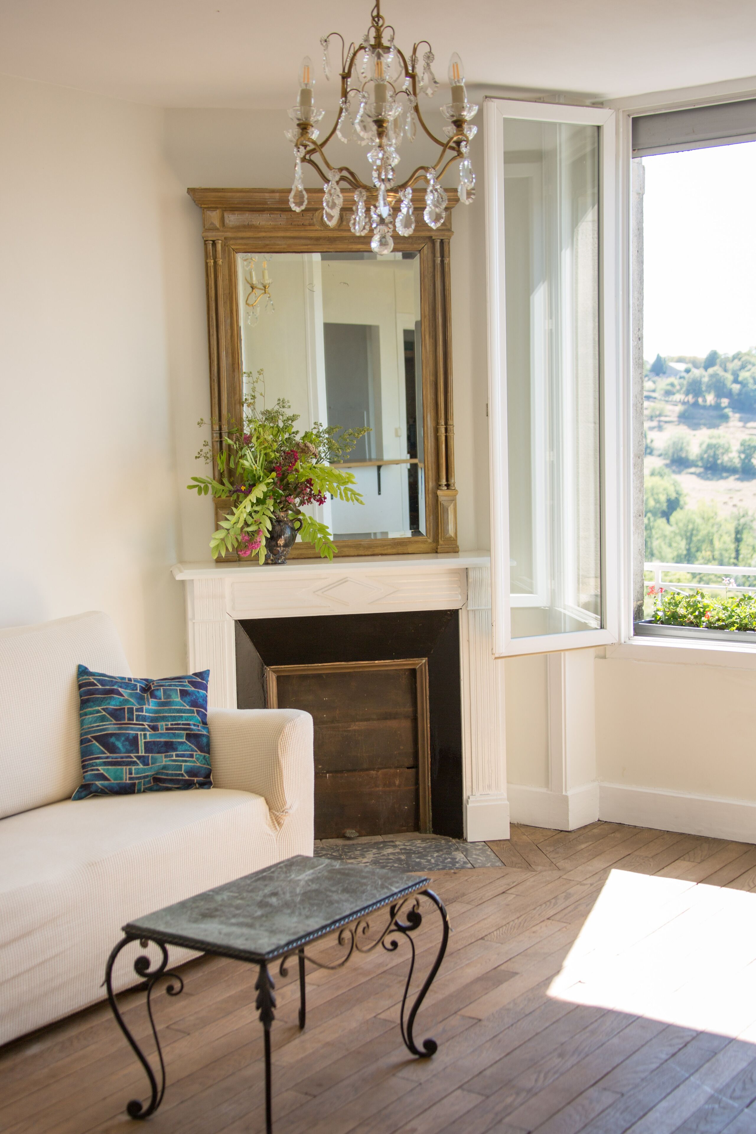 Spacious 2 bedroom apartment with stunning views
