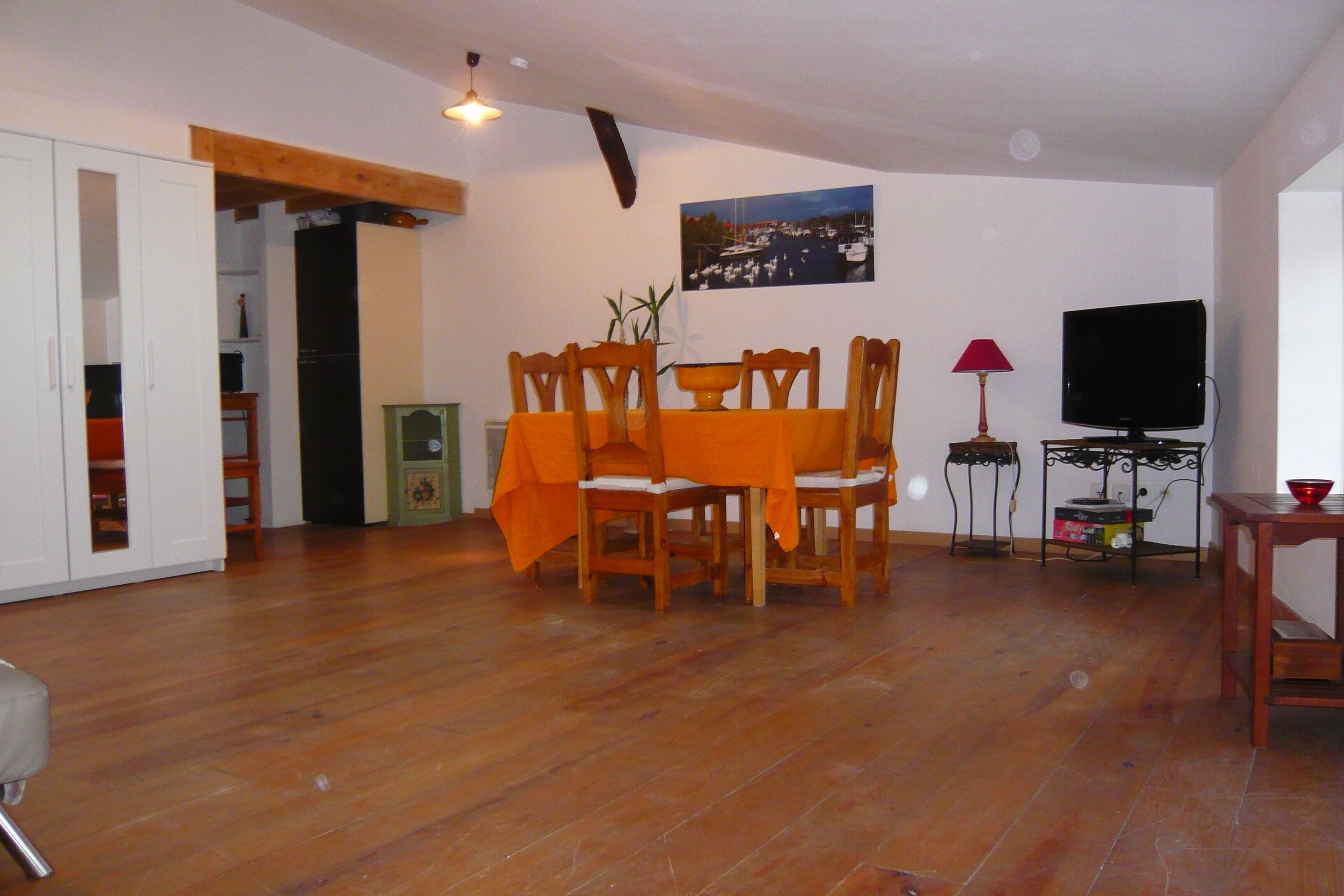 Attractive large flat right in the center of Blaye close to Bordeaux & vineyards