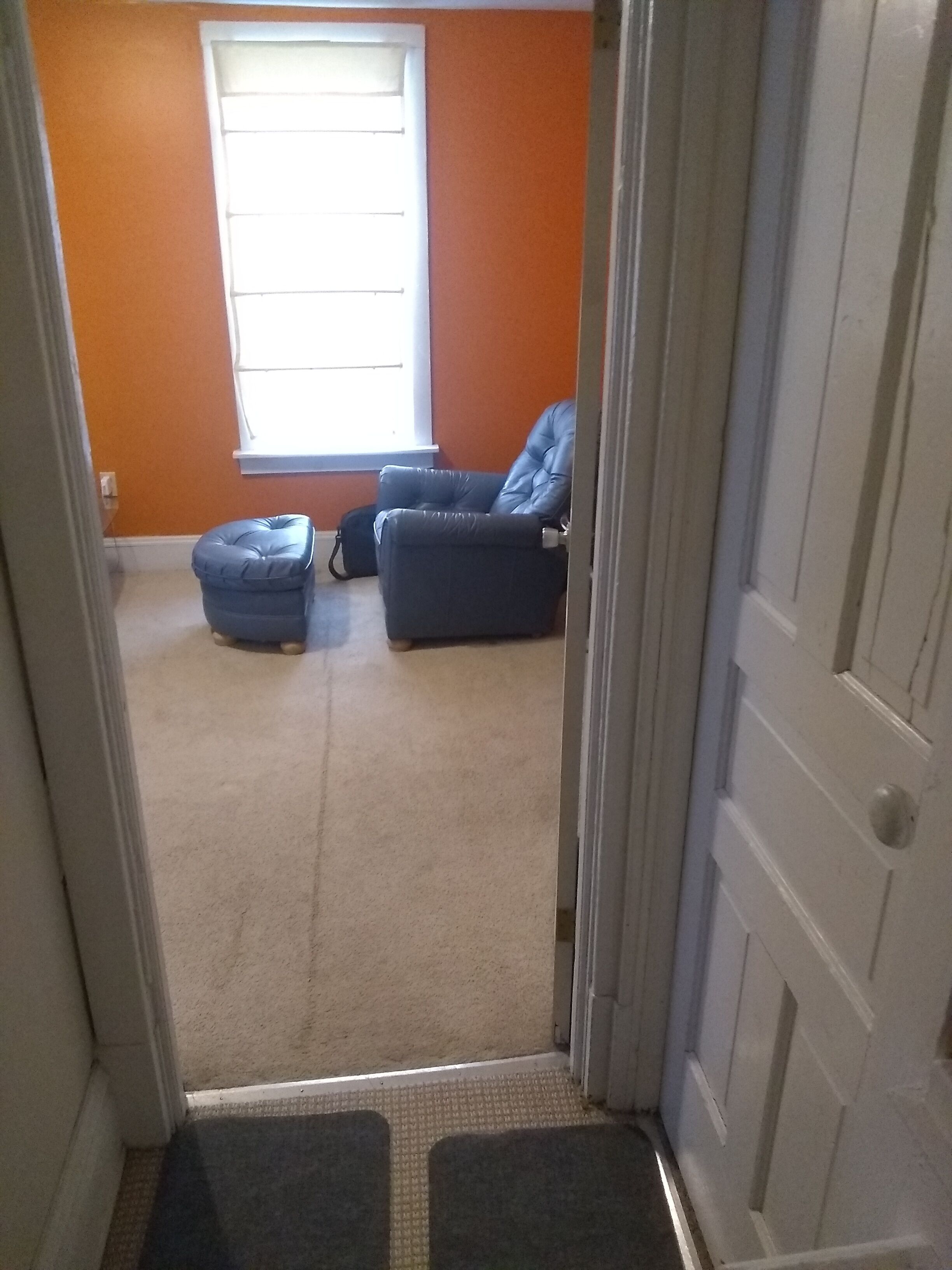 Large Elegant Room w Private Bath w Parking. Near Capitol. Long Term Low Rate