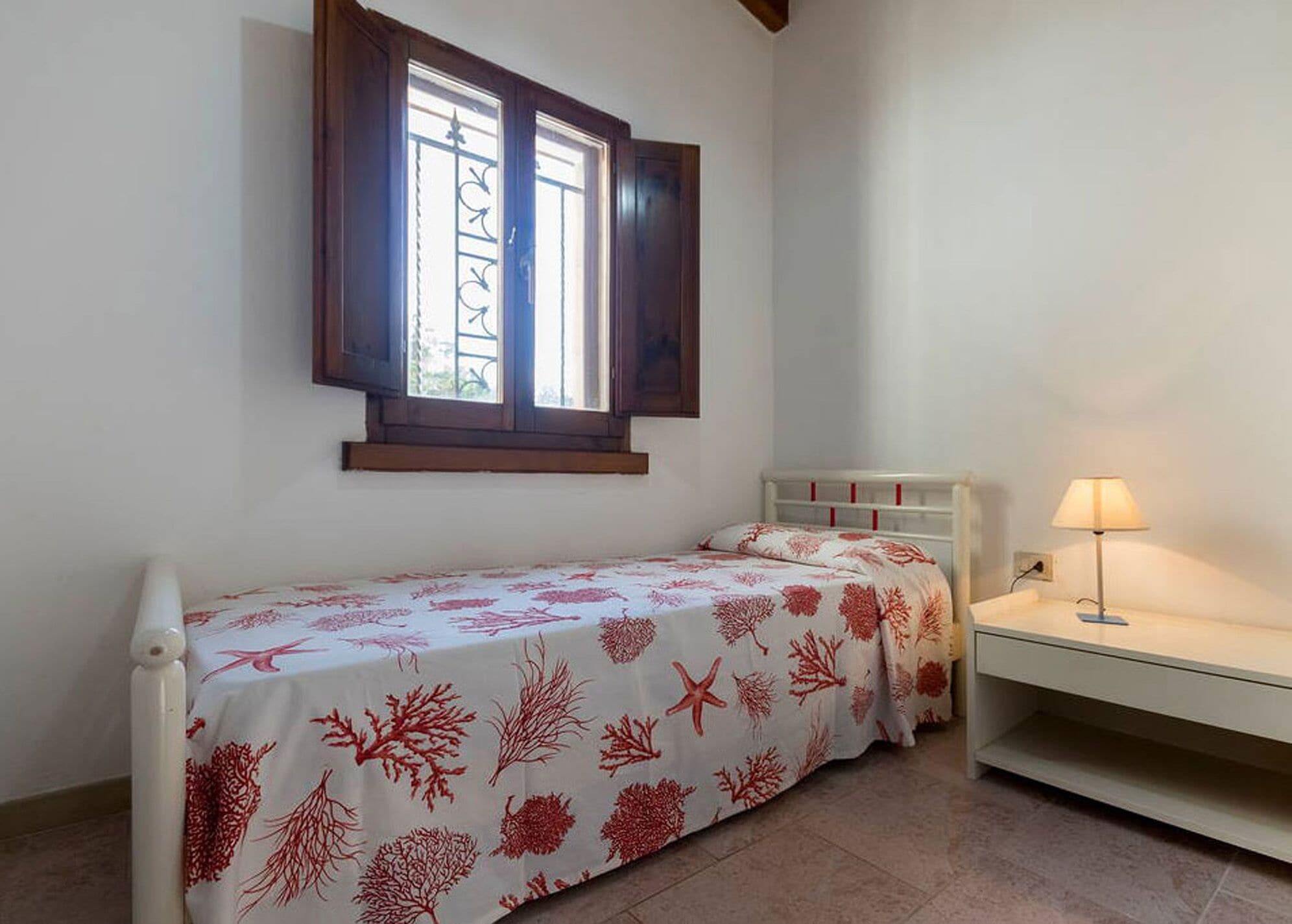 Large and beautiful apartment, 3 bedrooms, 1 bathroom, 1 km from the sea.