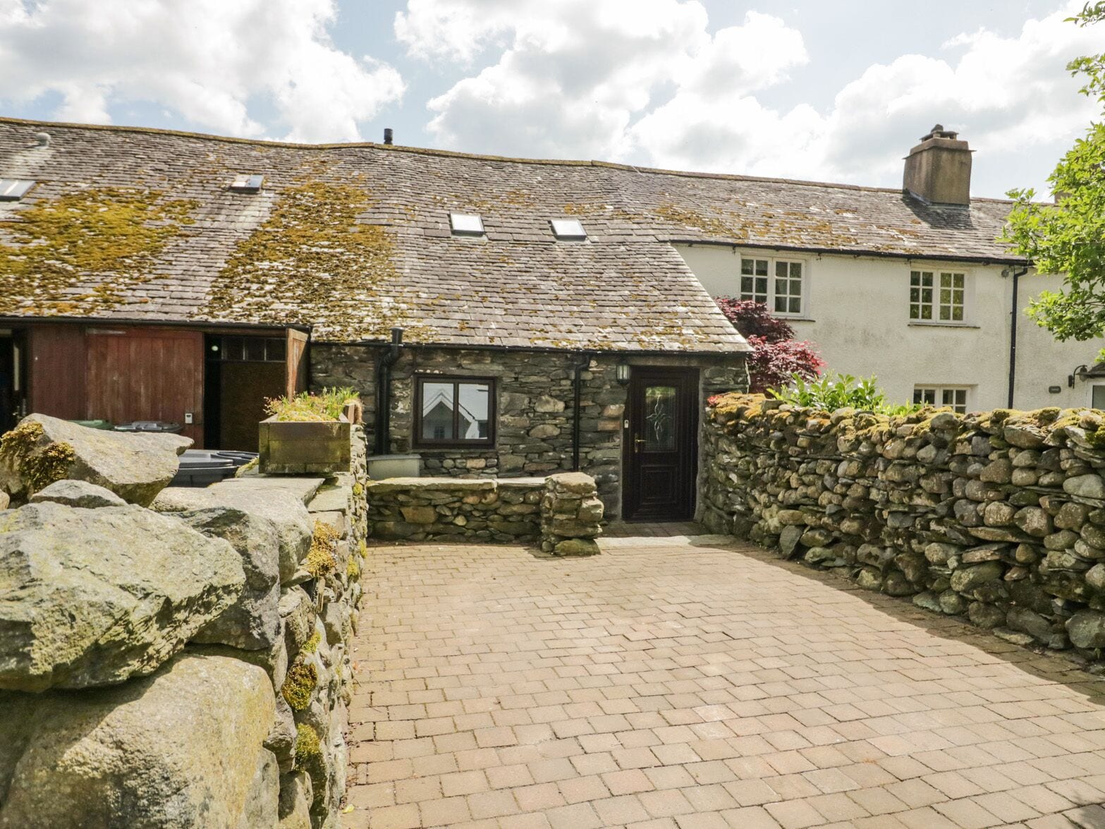 SHEPHERD'S COTTAGE, pet friendly, with open fire in Coniston
