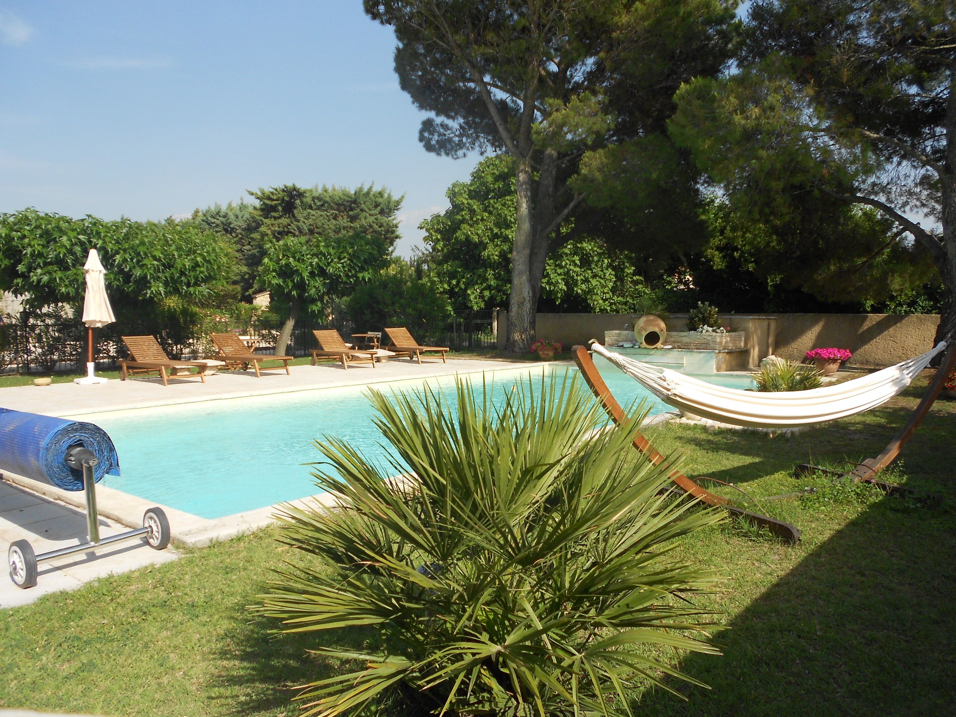 Le Beaulieu LE CIGALOU studio in villa with swimming pool