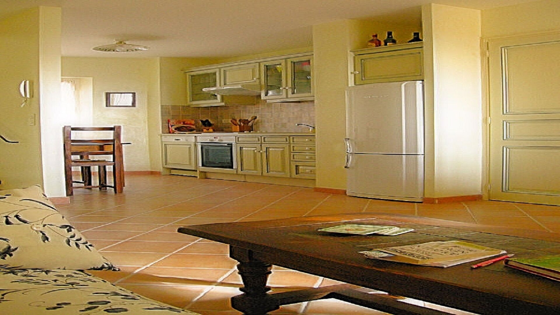 Duplex Apartment (2 Bedroom, Sleeps 4)