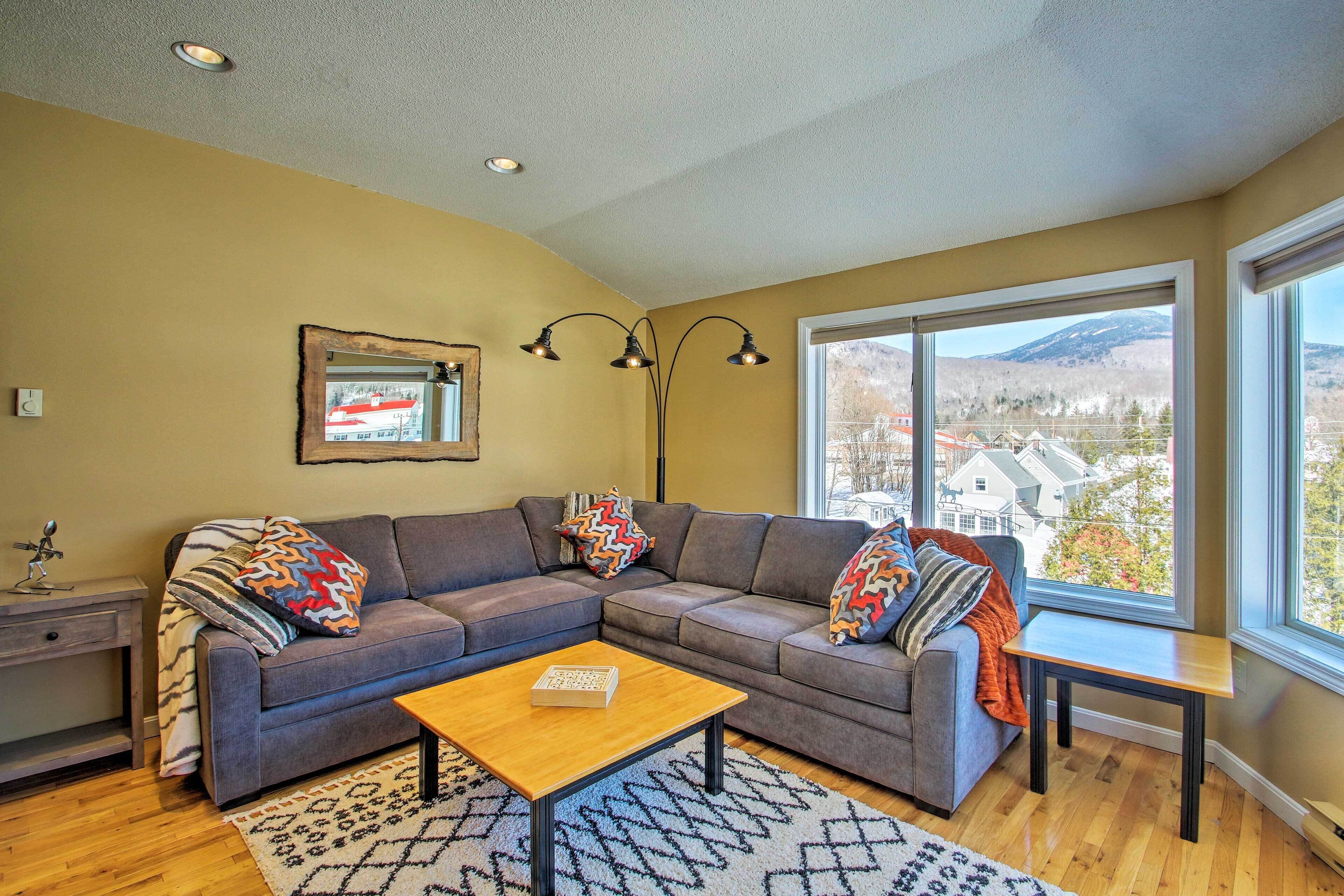 Lincoln Condo w/ Mtn Views, 2 Miles to Ski Resort!