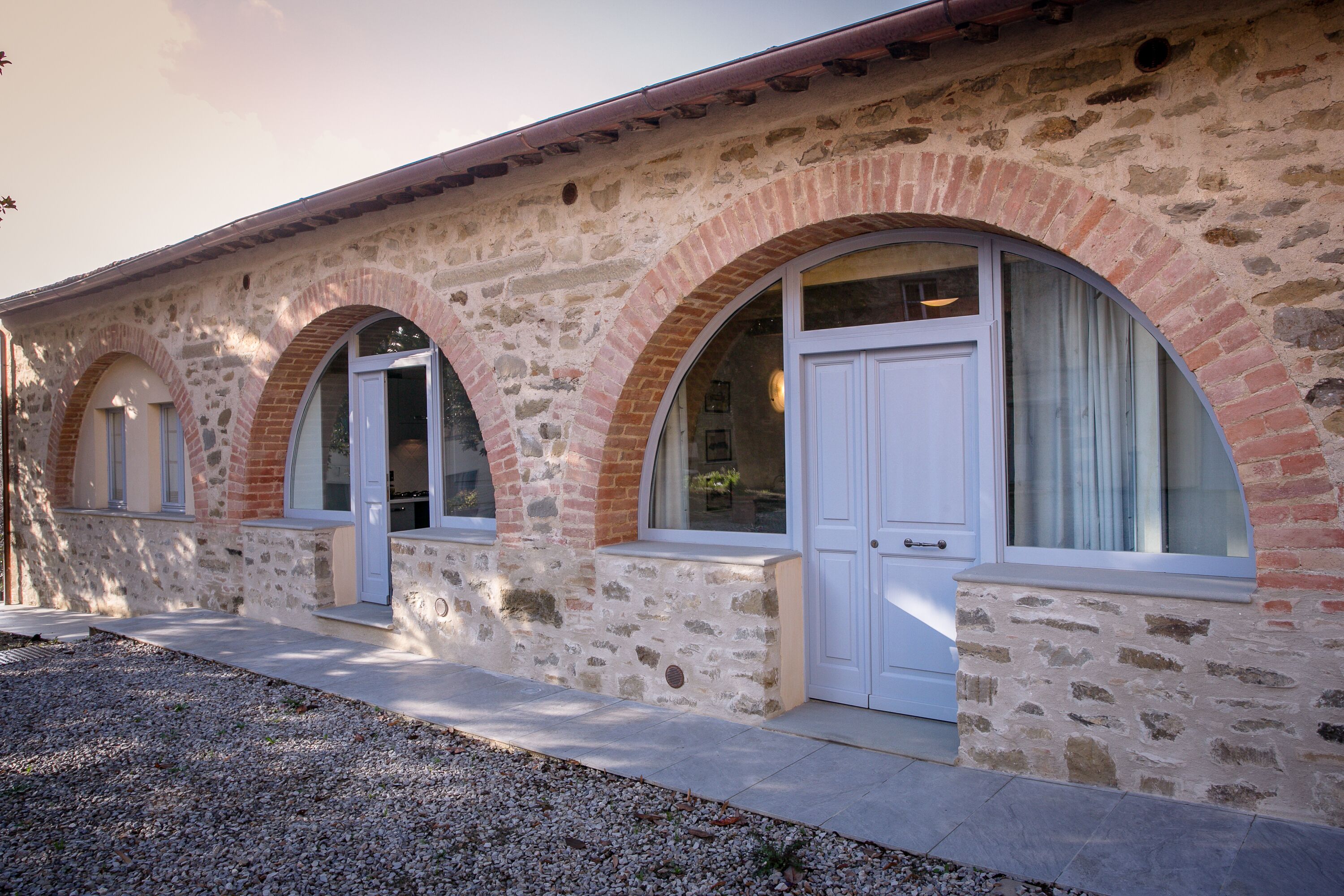 Brand new apartment nestled in a park with swimming pool, 2 steps from the city center