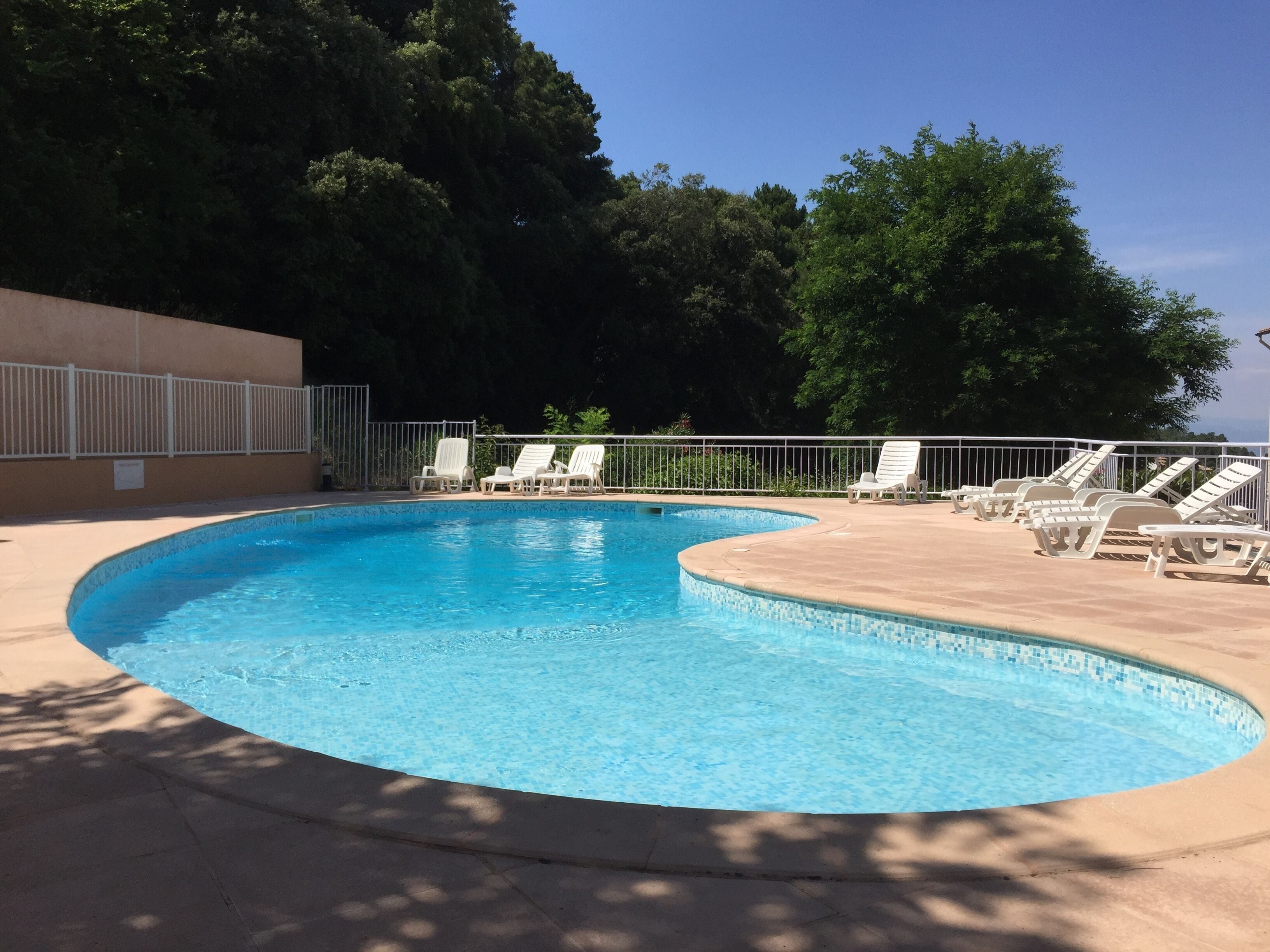 Charming apartment WIFI and pool near St Tropez