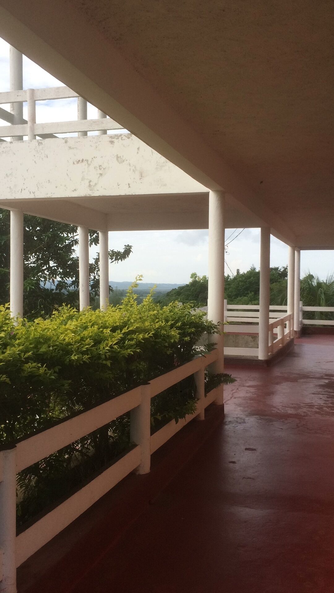 Breathtaking view. Extremely quiet. Perfectly clean.