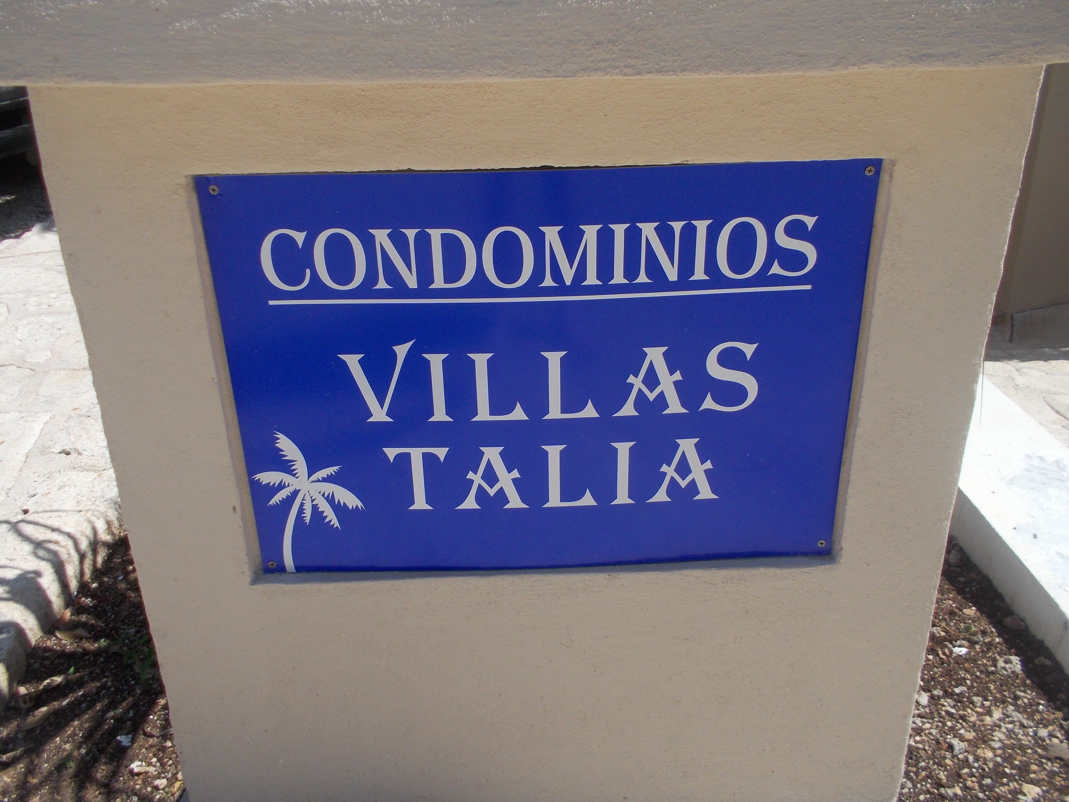 Fully furnished/equiped, 7 walking minutes to the beach, swimming pool....