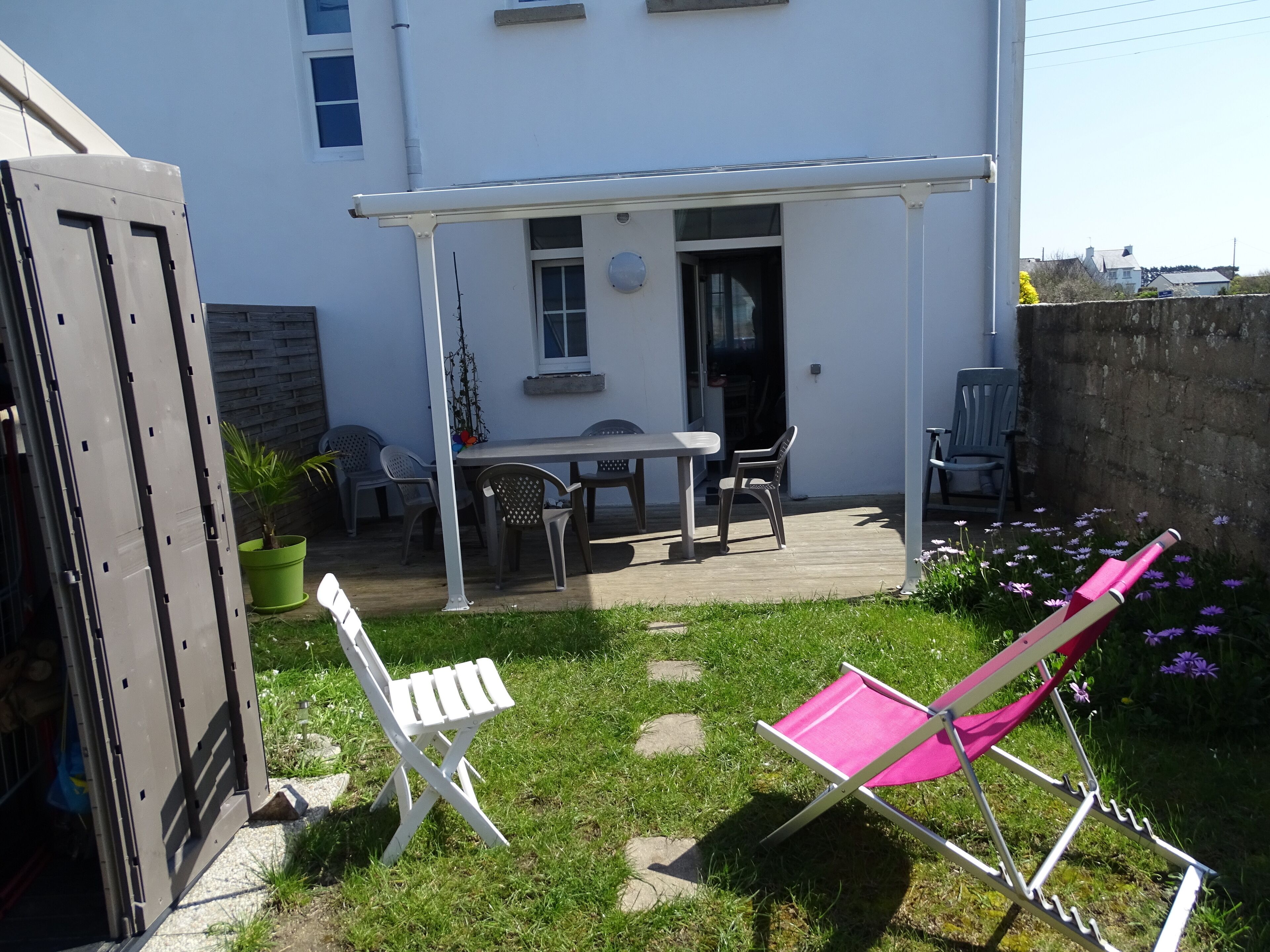 31m2 studio (1 to 3 people) with enclosed garden and parking; 800m from Ste beach