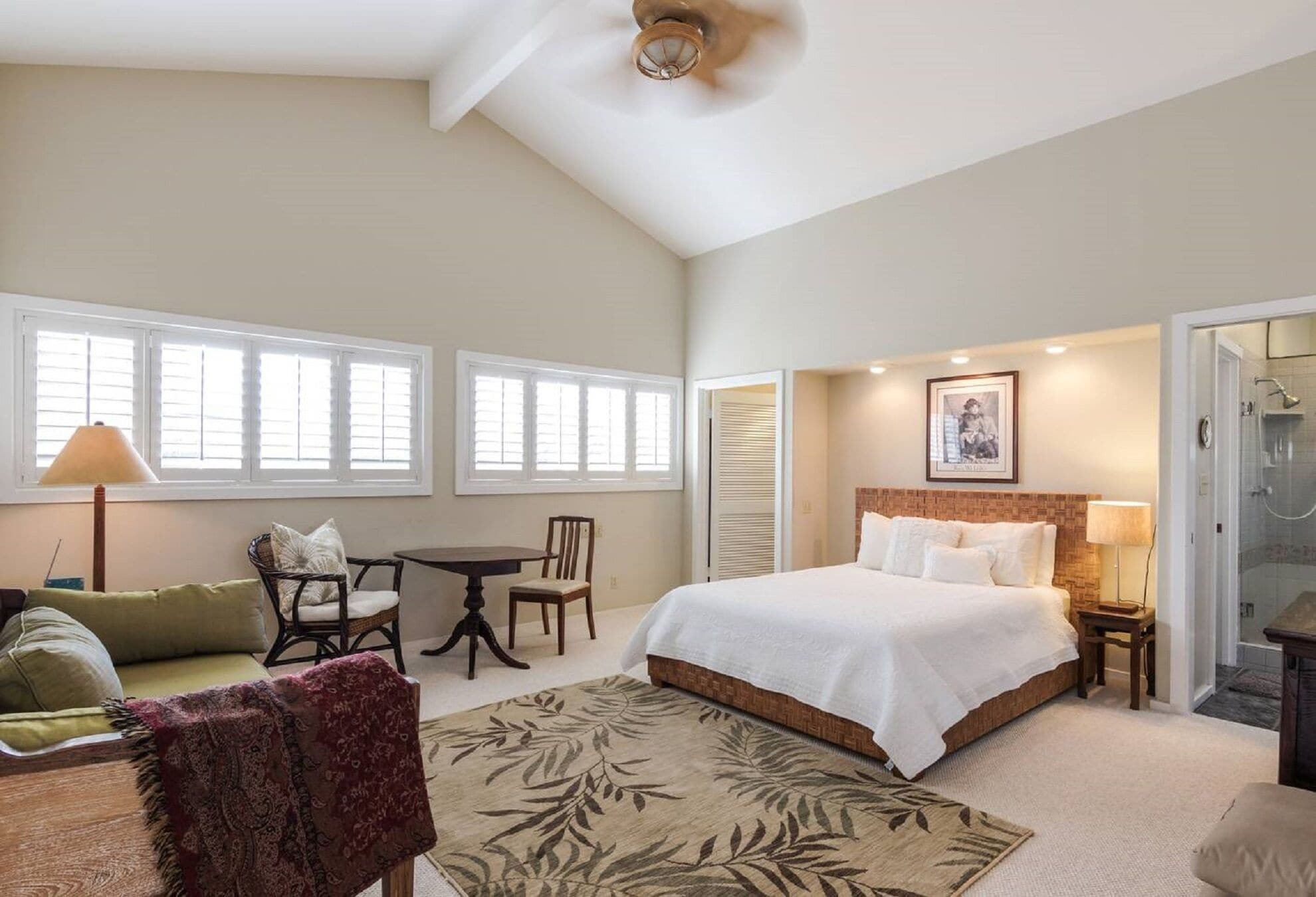Loft In Kailua - Spacious with Parking, Internet and minutes to Kailua Beach!