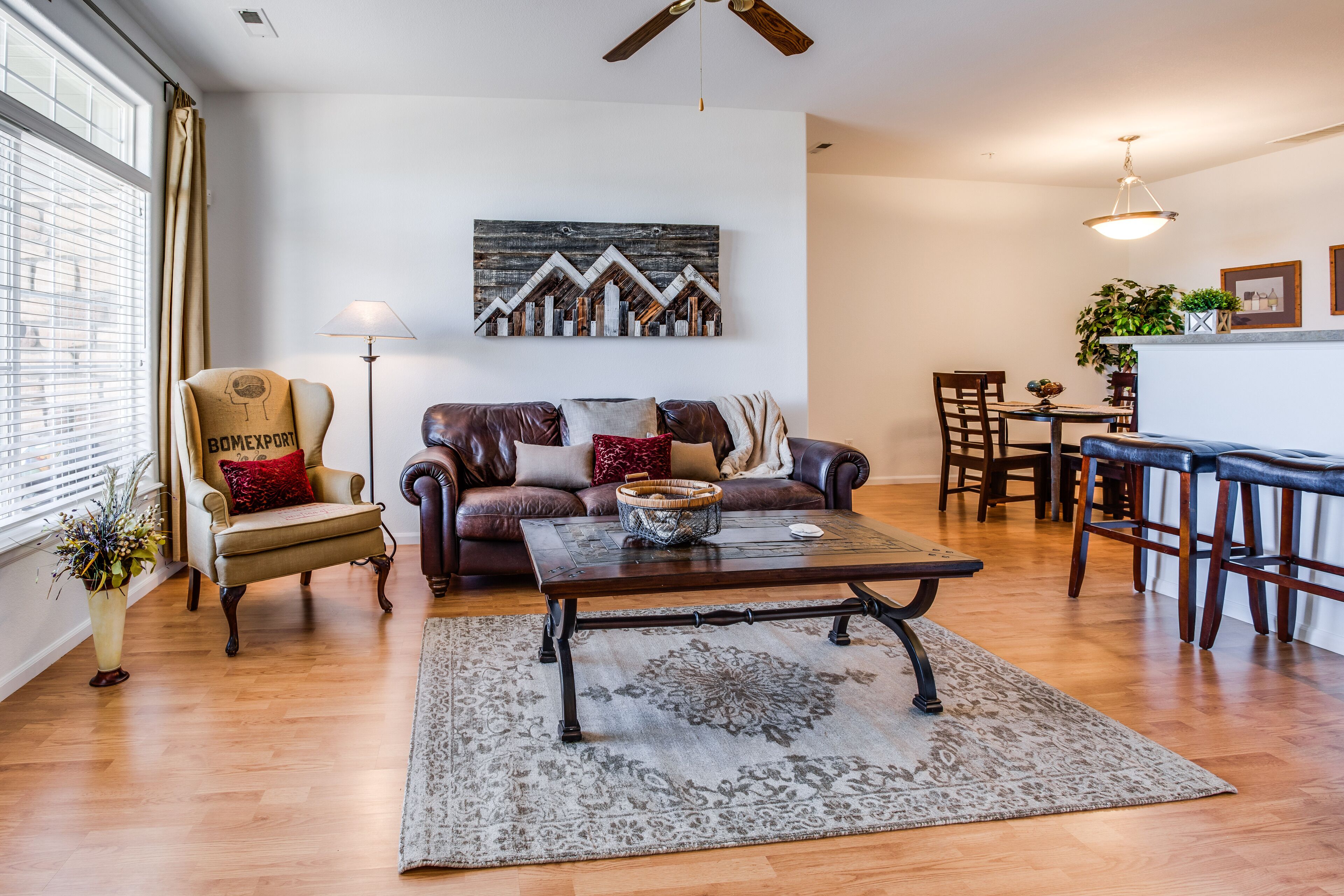 Fully furnished condo located in the heart of Castle Rock