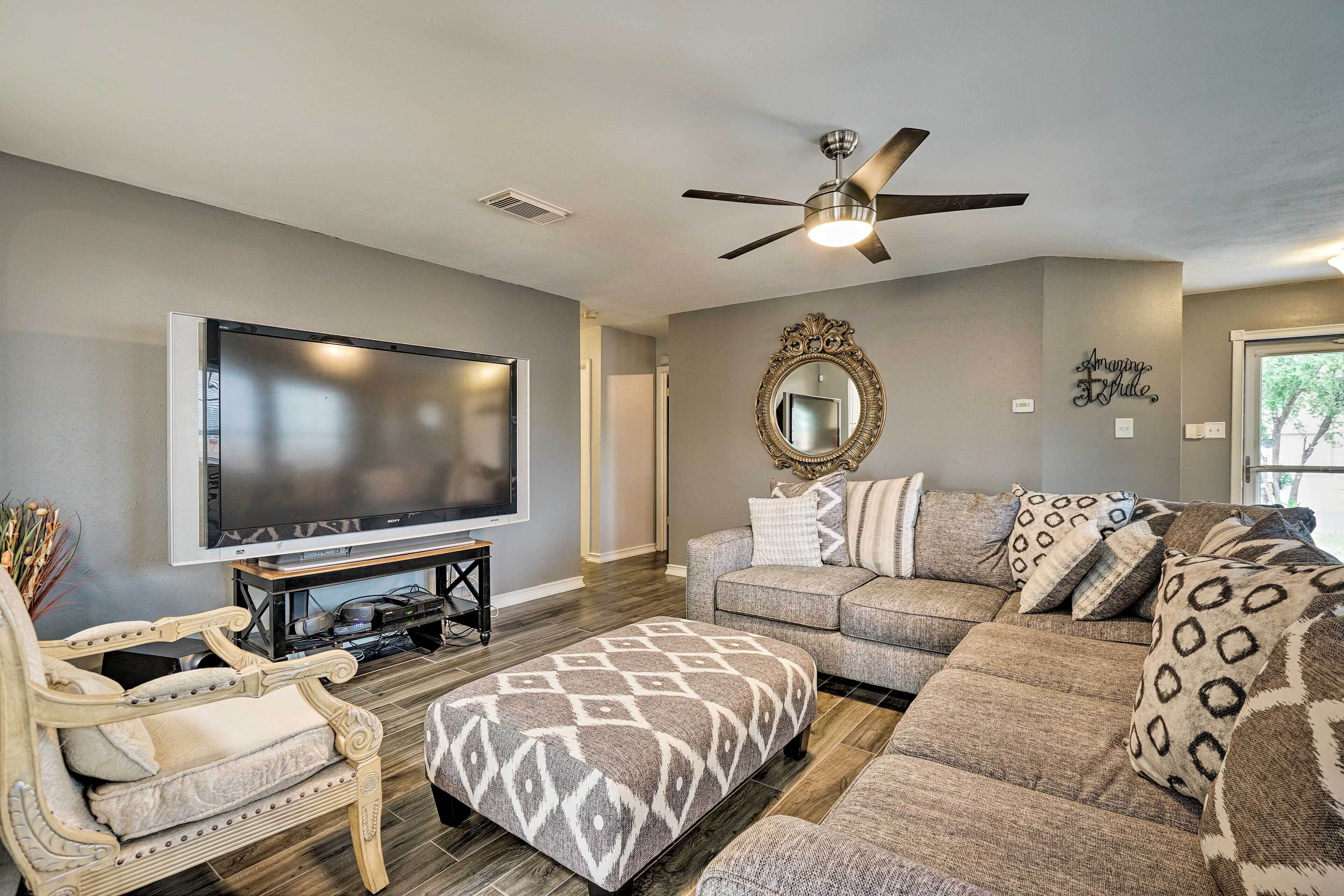 Dog-Friendly Texas Retreat w/ Hot Tub, Patio & Bar