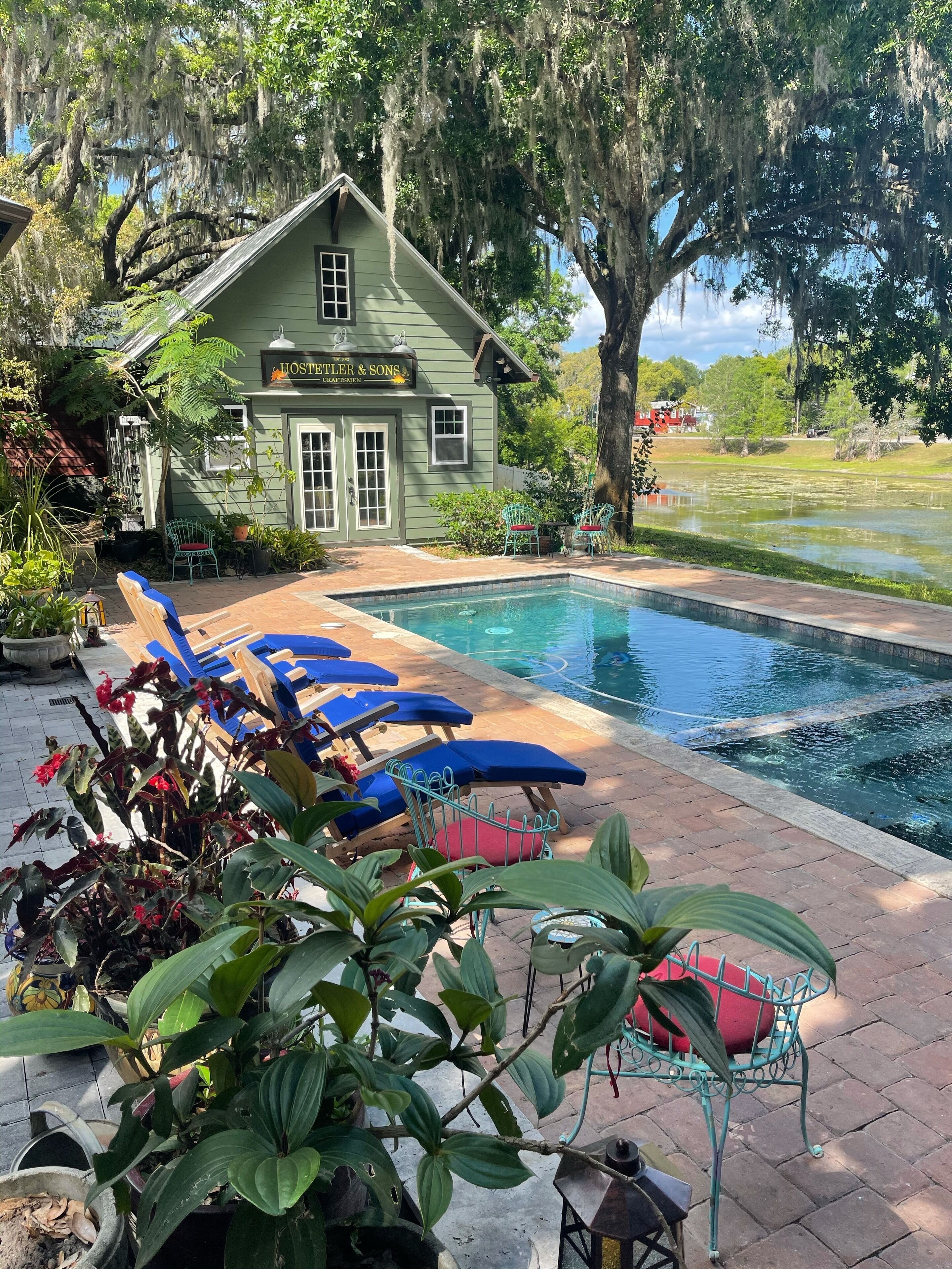 Mills Cottage on Small Lake