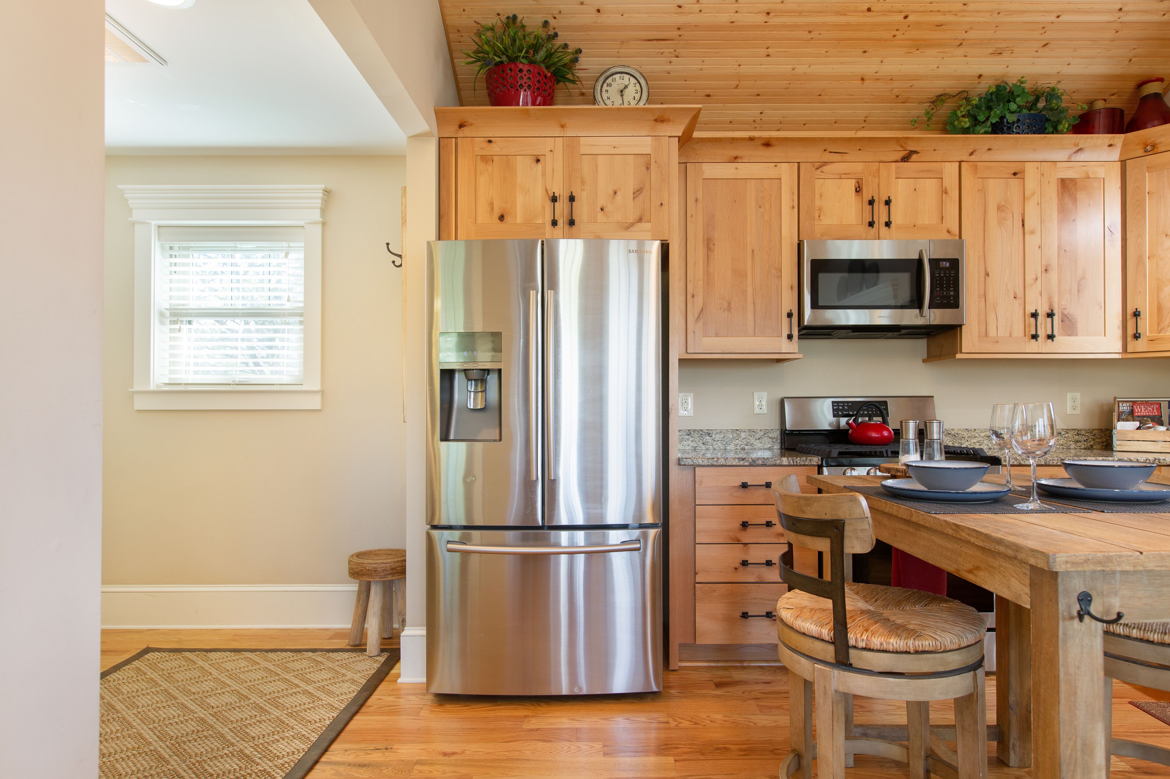 New Guest House in Asheville - GREAT LOCATION! FULLY FURNISHED!