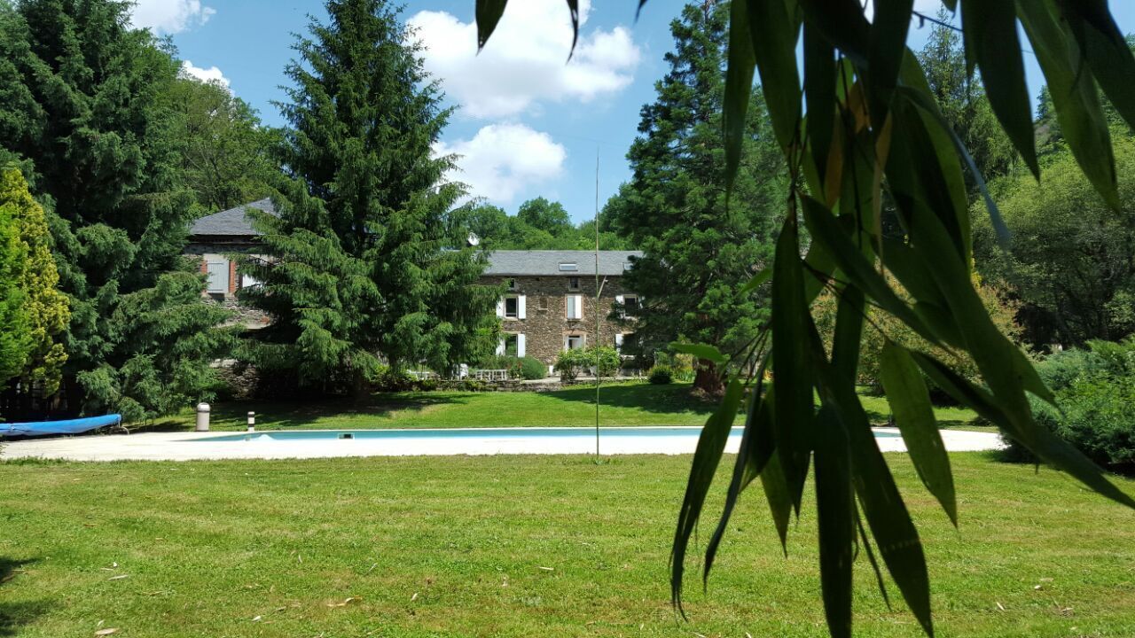 Beautiful Domain with Chalet and rooms for rent
