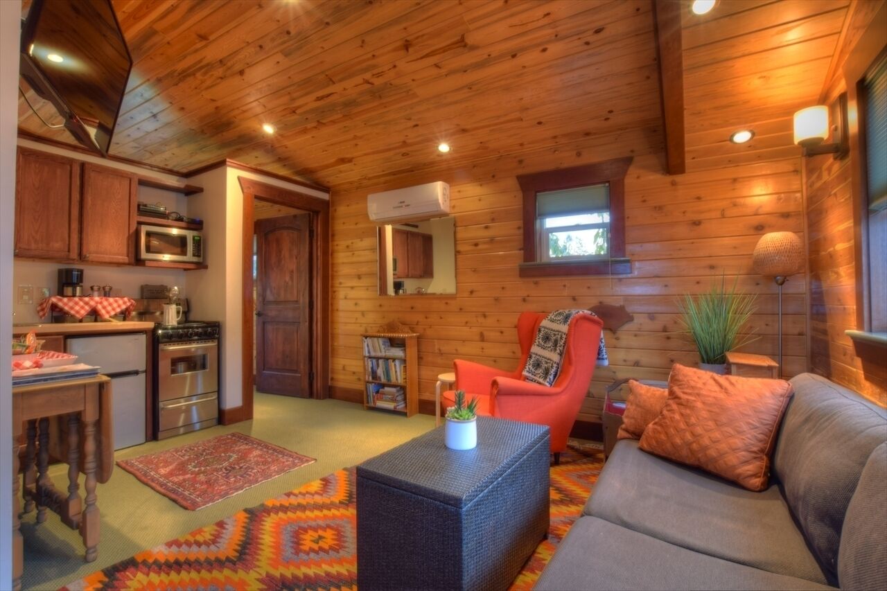 ♥ Cabin in City with Parking Space ♥