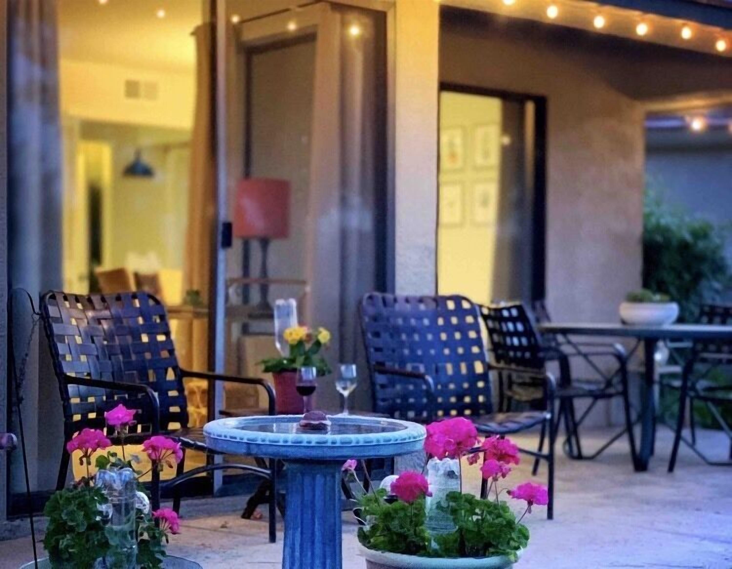 Mike's Cordoba: 3 bed 2 bath condo right on the golf course with pool & tennis