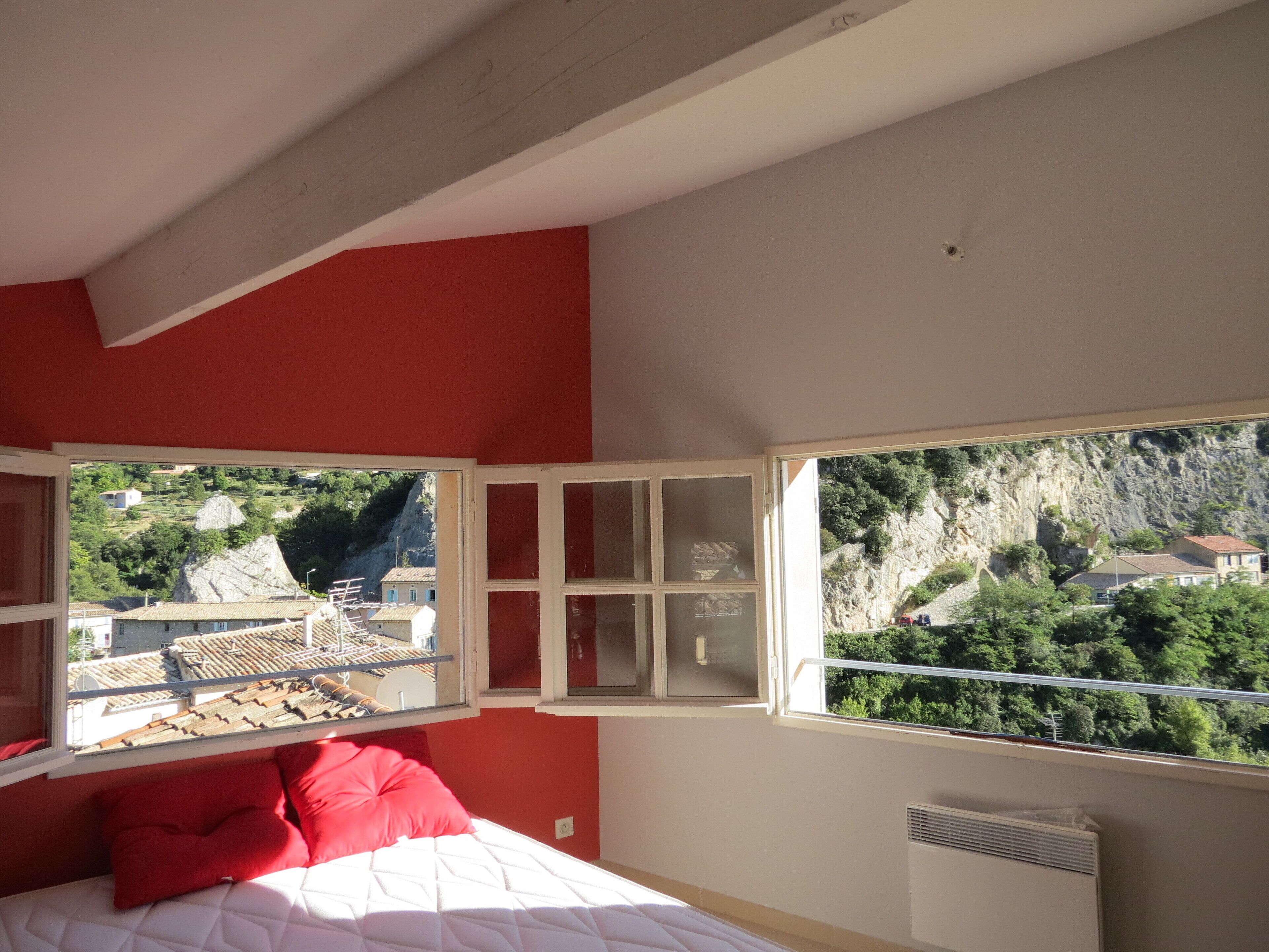 New apartment next to the Roman bridge, unique views, terrace without screws vi