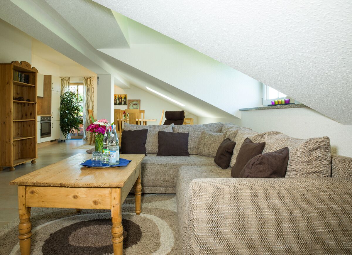 Mansardenwohnung mit zwei Schlafzimmern - Frühstückskorb, WLAN, Balkon