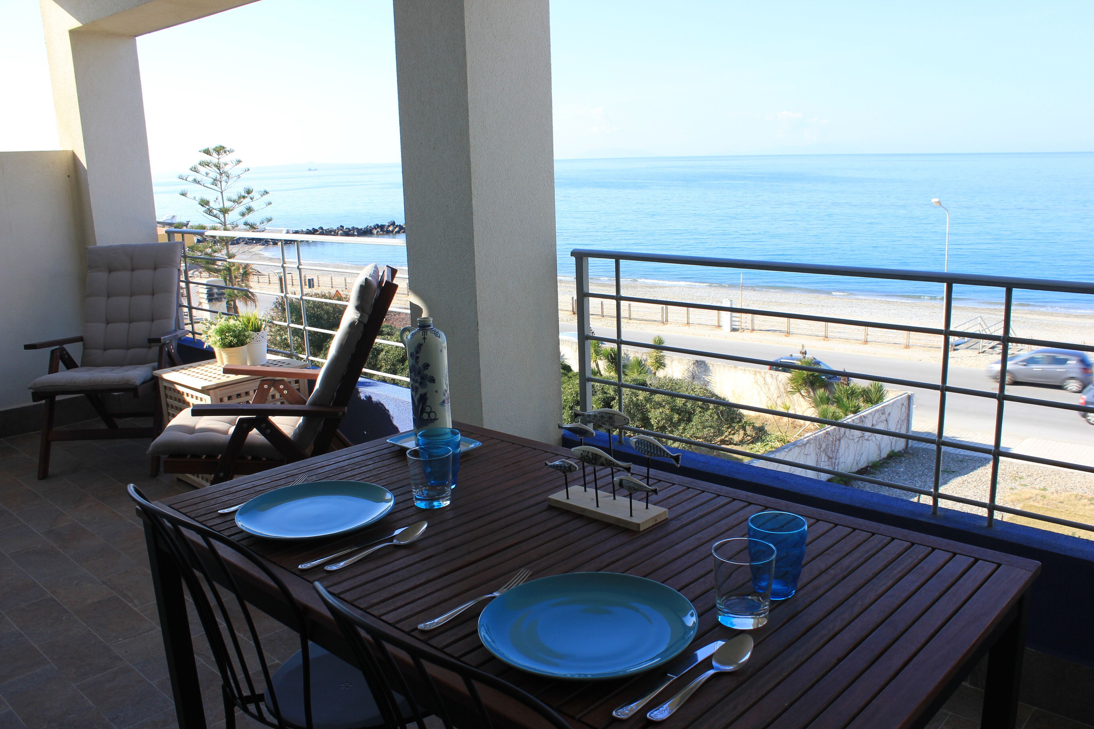 Panoramic seafront ideal for two couples