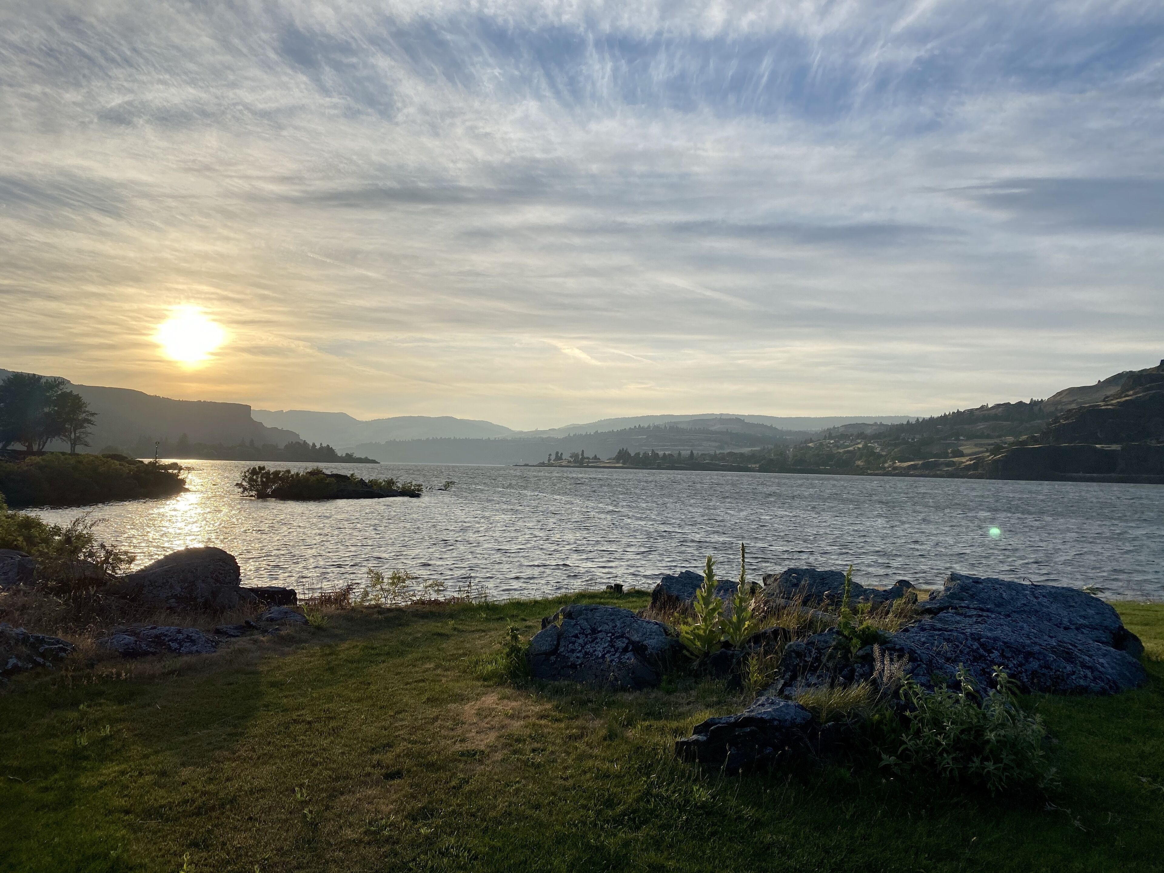 Waterfront Windsurf House for rent on private beach in Rowena