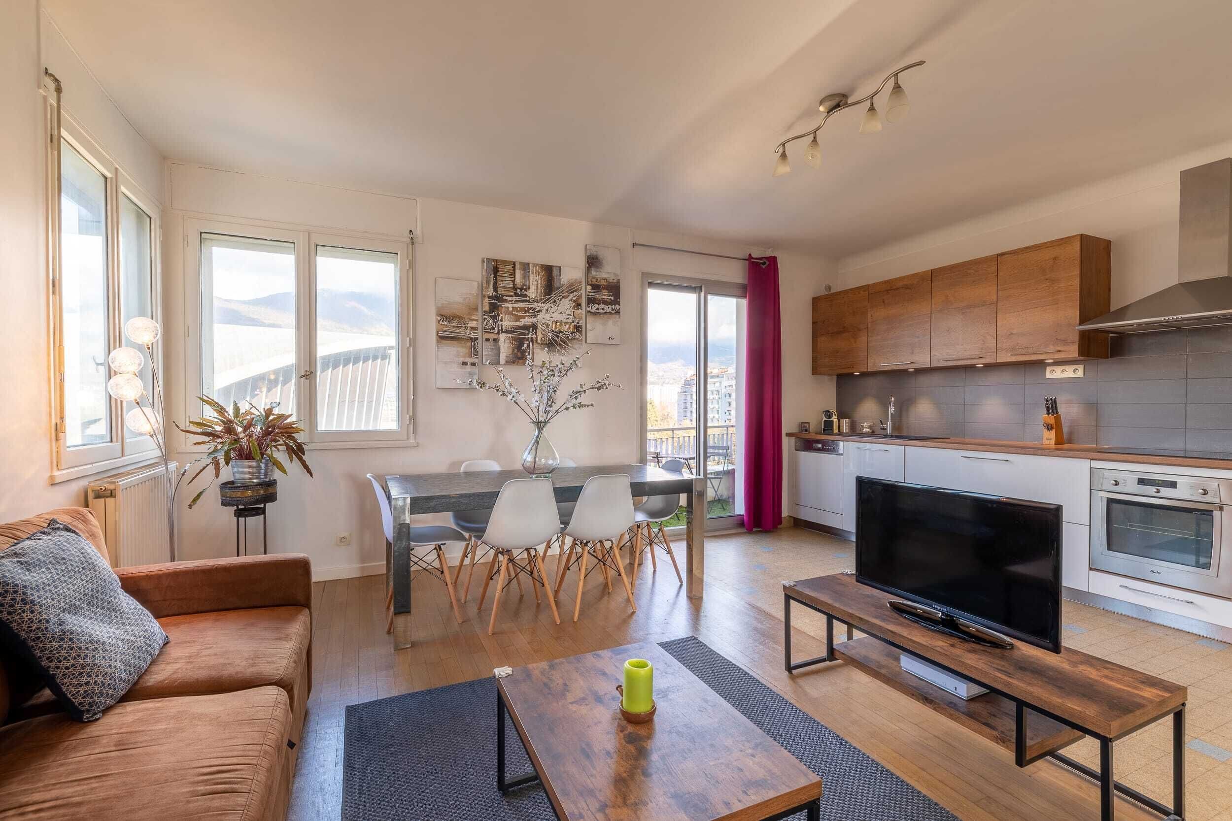 80m² apartment crossing with breathtaking views of all the mountains!