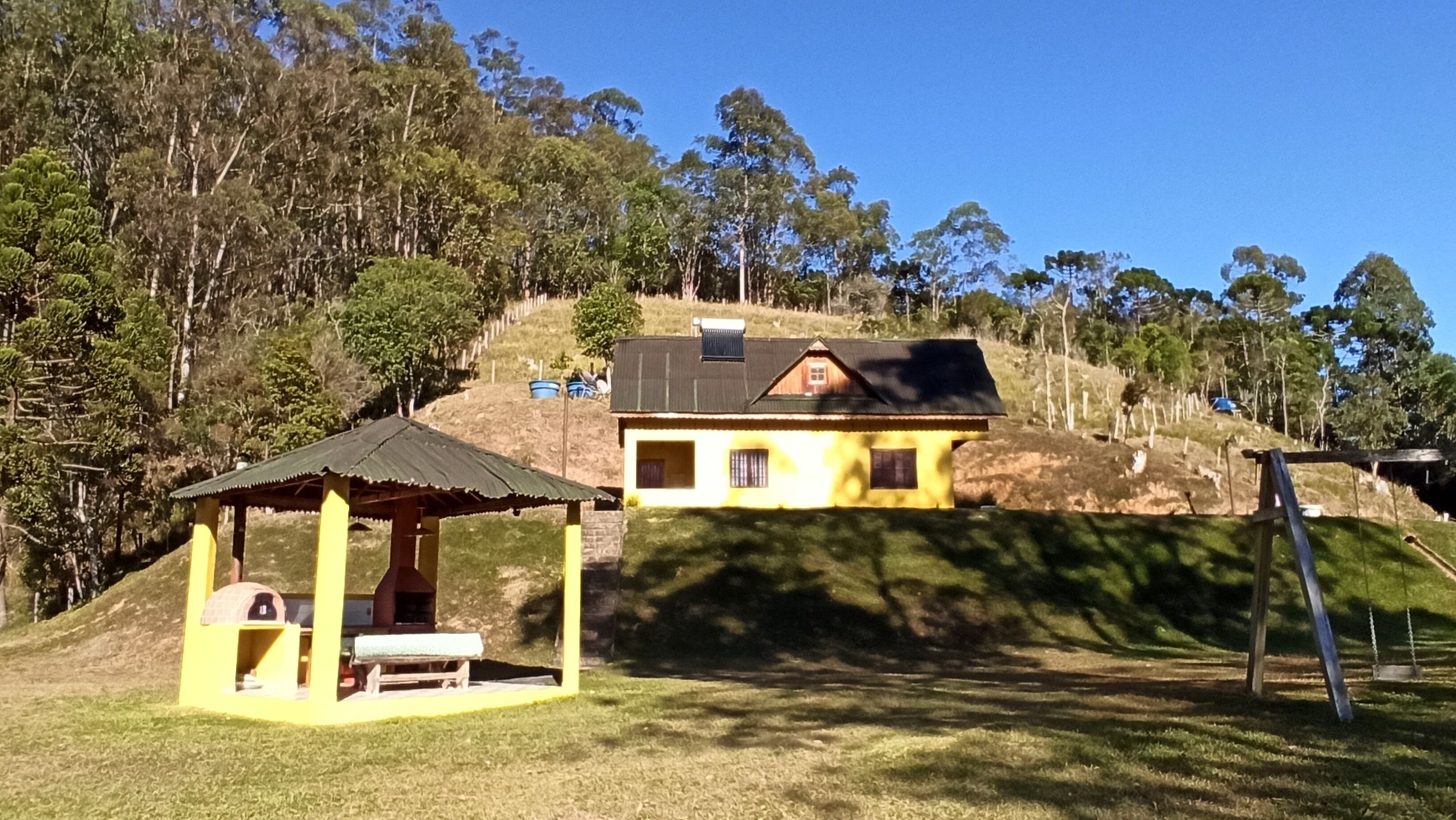 Beautiful chalet with 2 bedrooms, located in Delfim Moreira-MG, at 1350m altitude