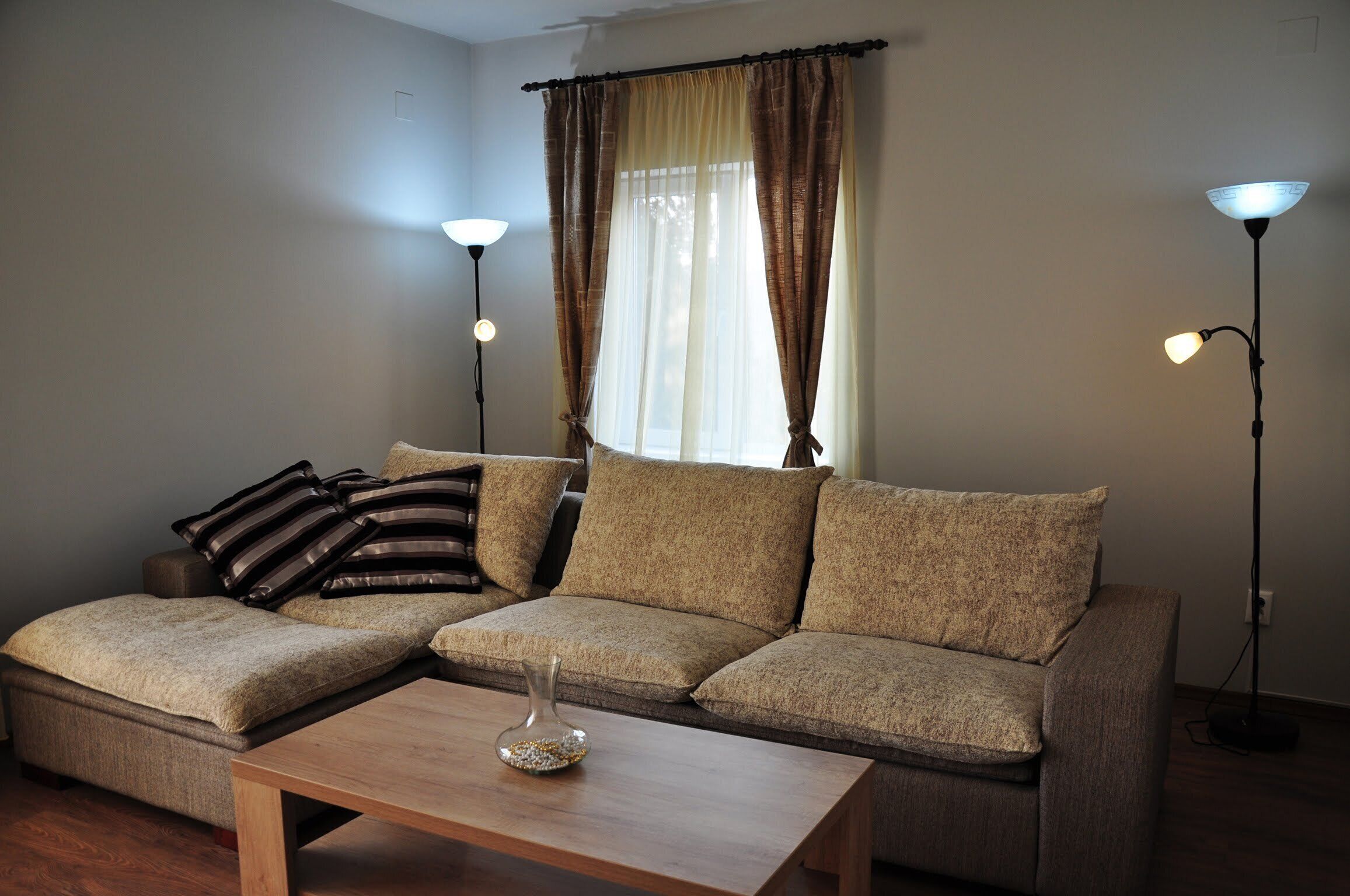  Deluxe apartment with fully equipped kitchen, located in a house.