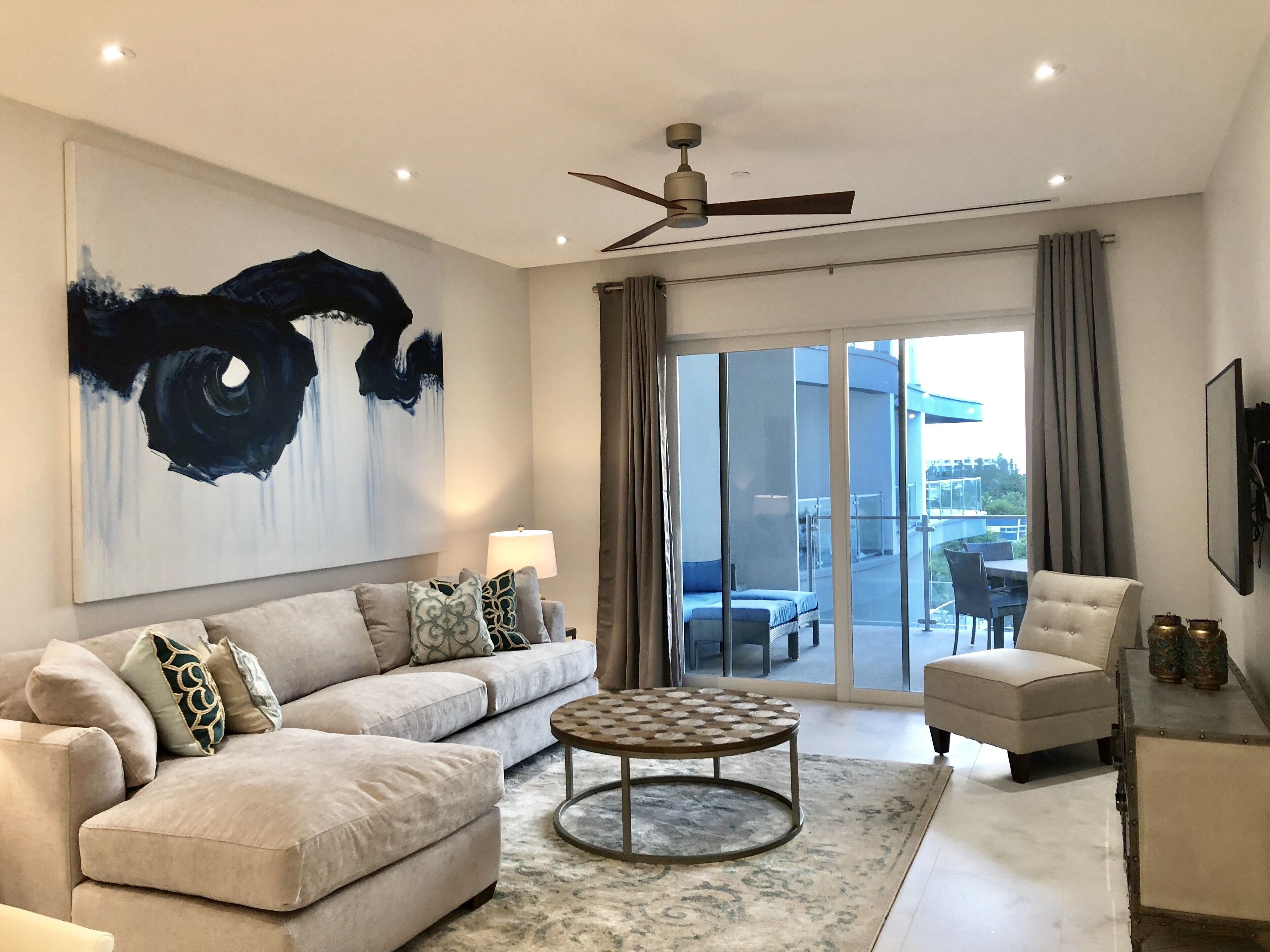 Cable Beach Luxury Condominium with balcony              