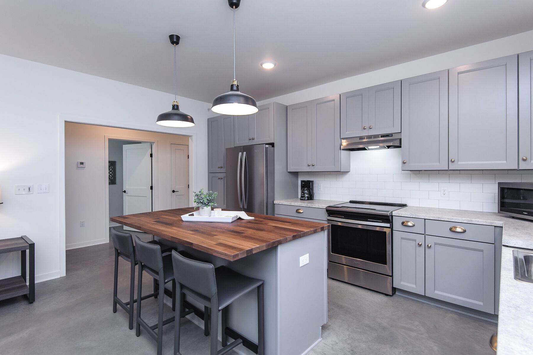 *No Stairs* 2 Bed/2 Bath, 7 Blocks to Mayo, Fully Furnished