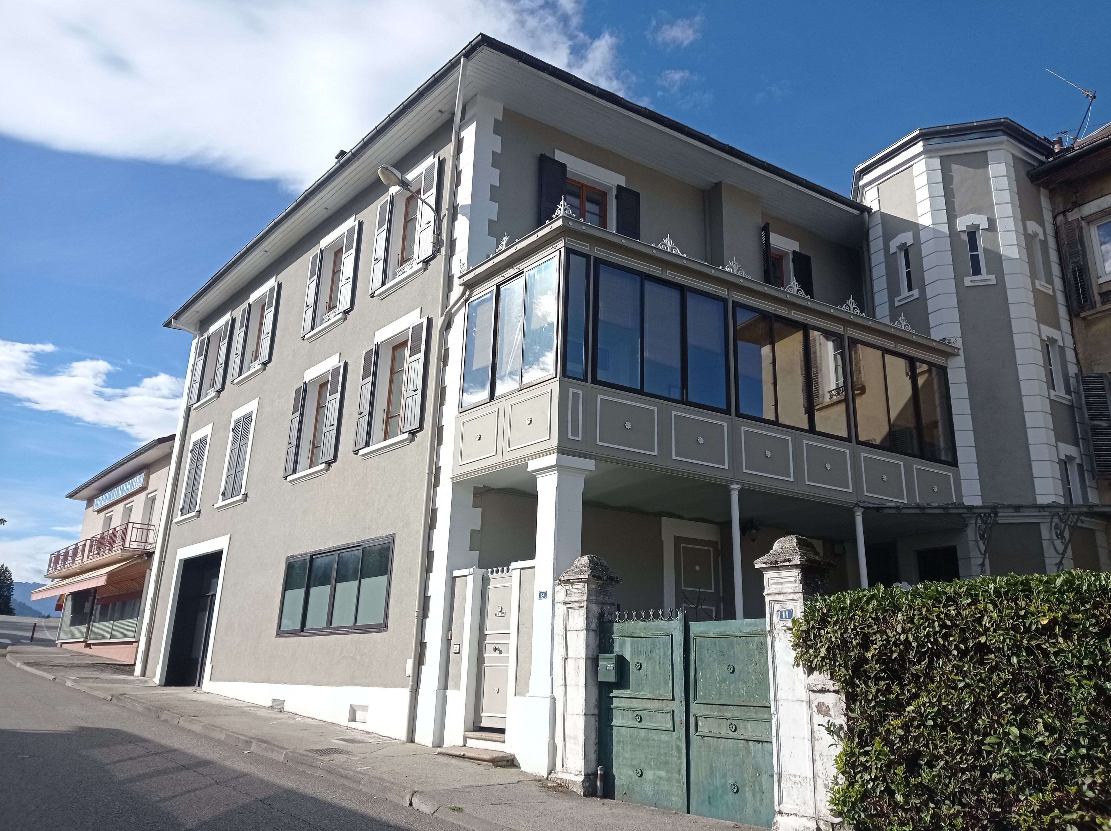 Charming apartment at the foot of the mountains